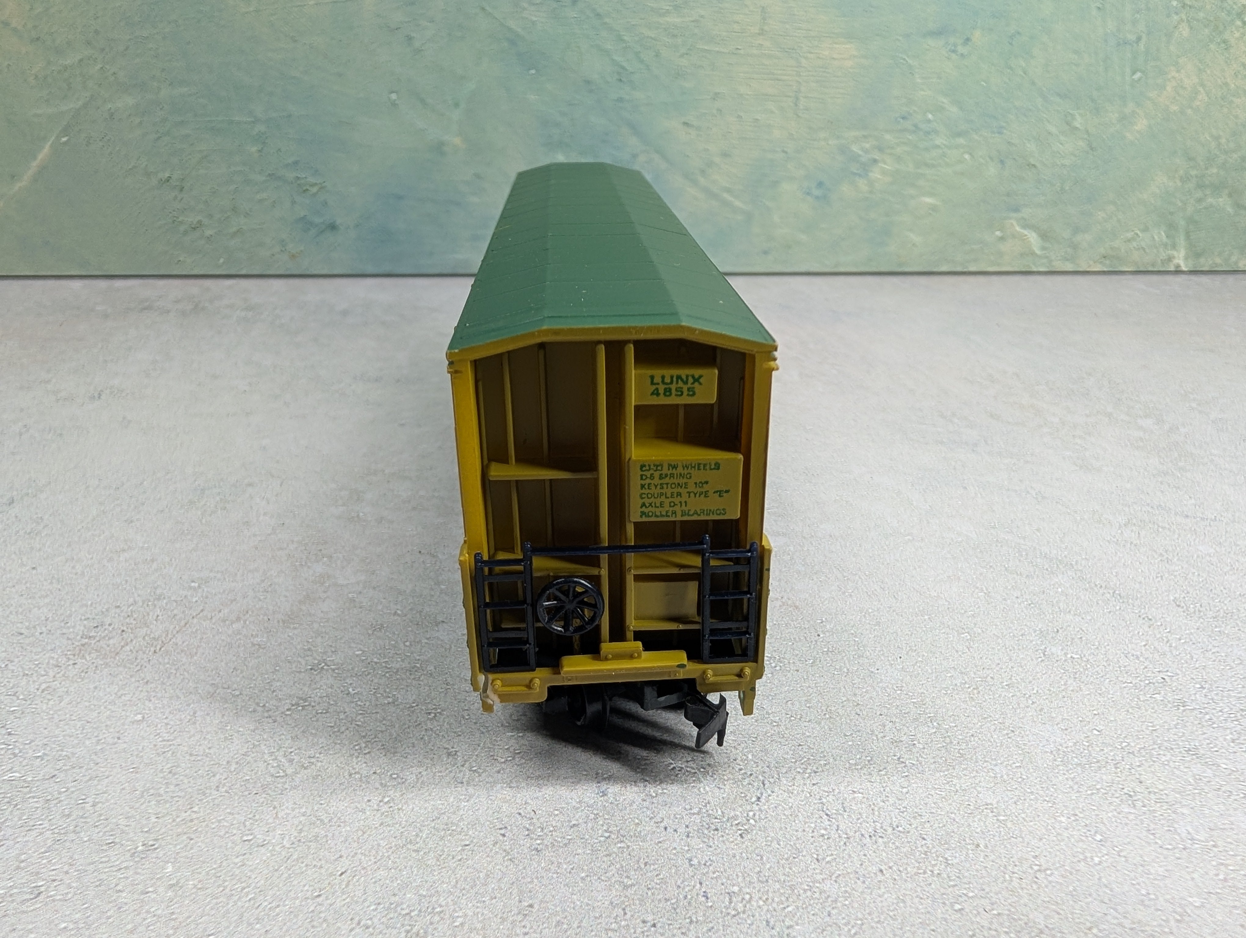 USED Life-Like HO Scale 50' Thrall All Door Box Car AP Lumber Products LUNX #4855