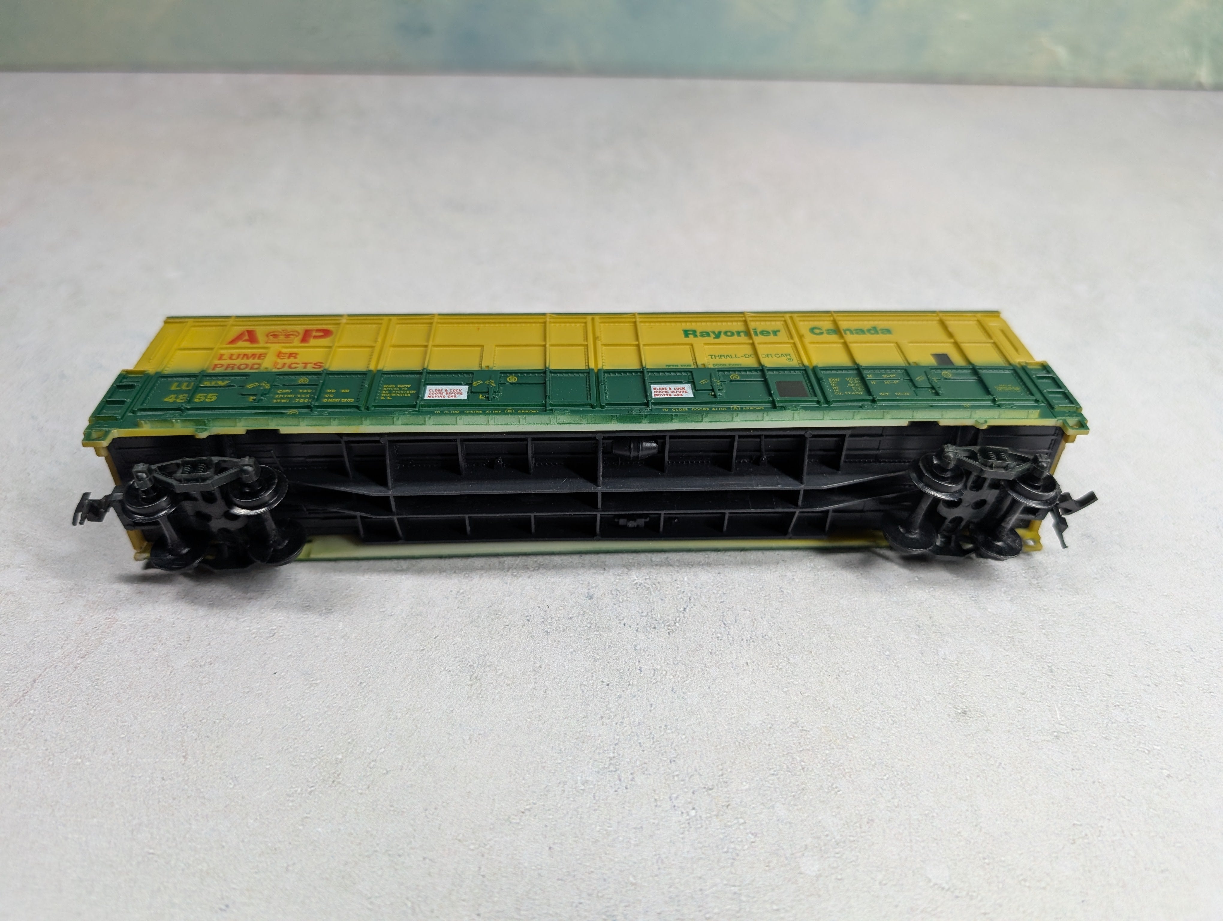 USED Life-Like HO Scale 50' Thrall All Door Box Car AP Lumber Products LUNX #4855