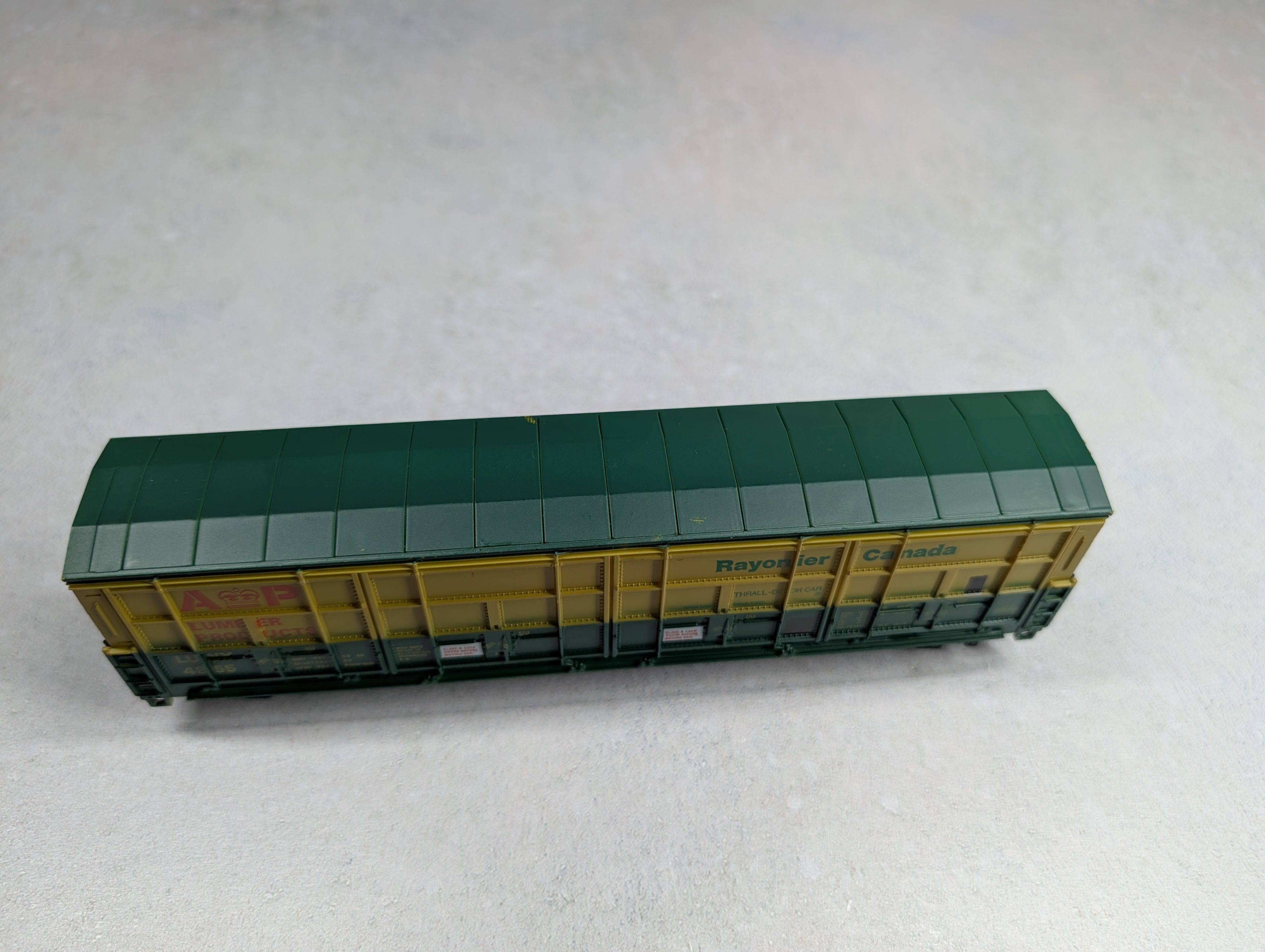 USED Life-Like HO Scale 50' Thrall All Door Box Car AP Lumber Products LUNX #4855