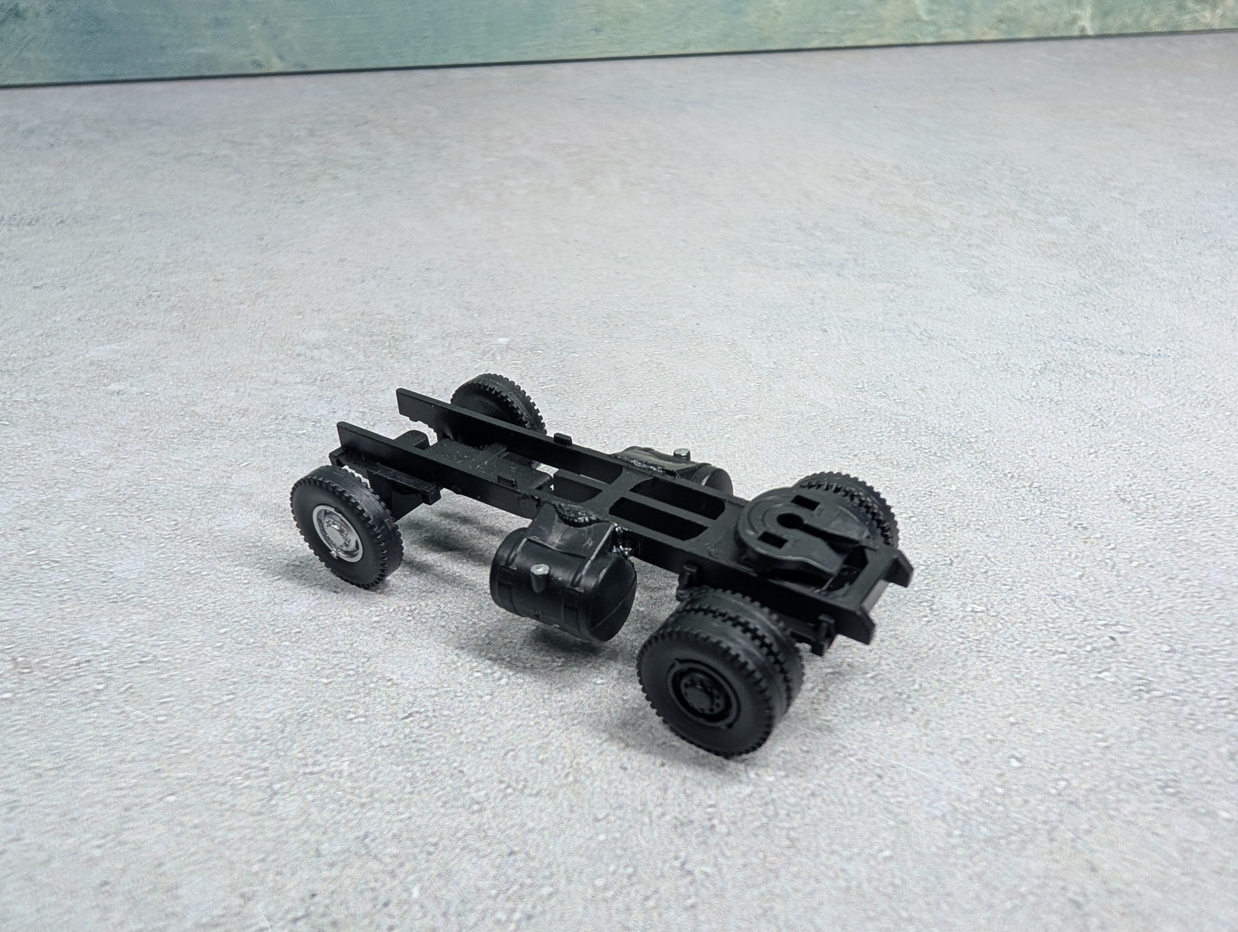 USED Athearn HO Scale 2 Axel Tractor Trailer Truck Chassis