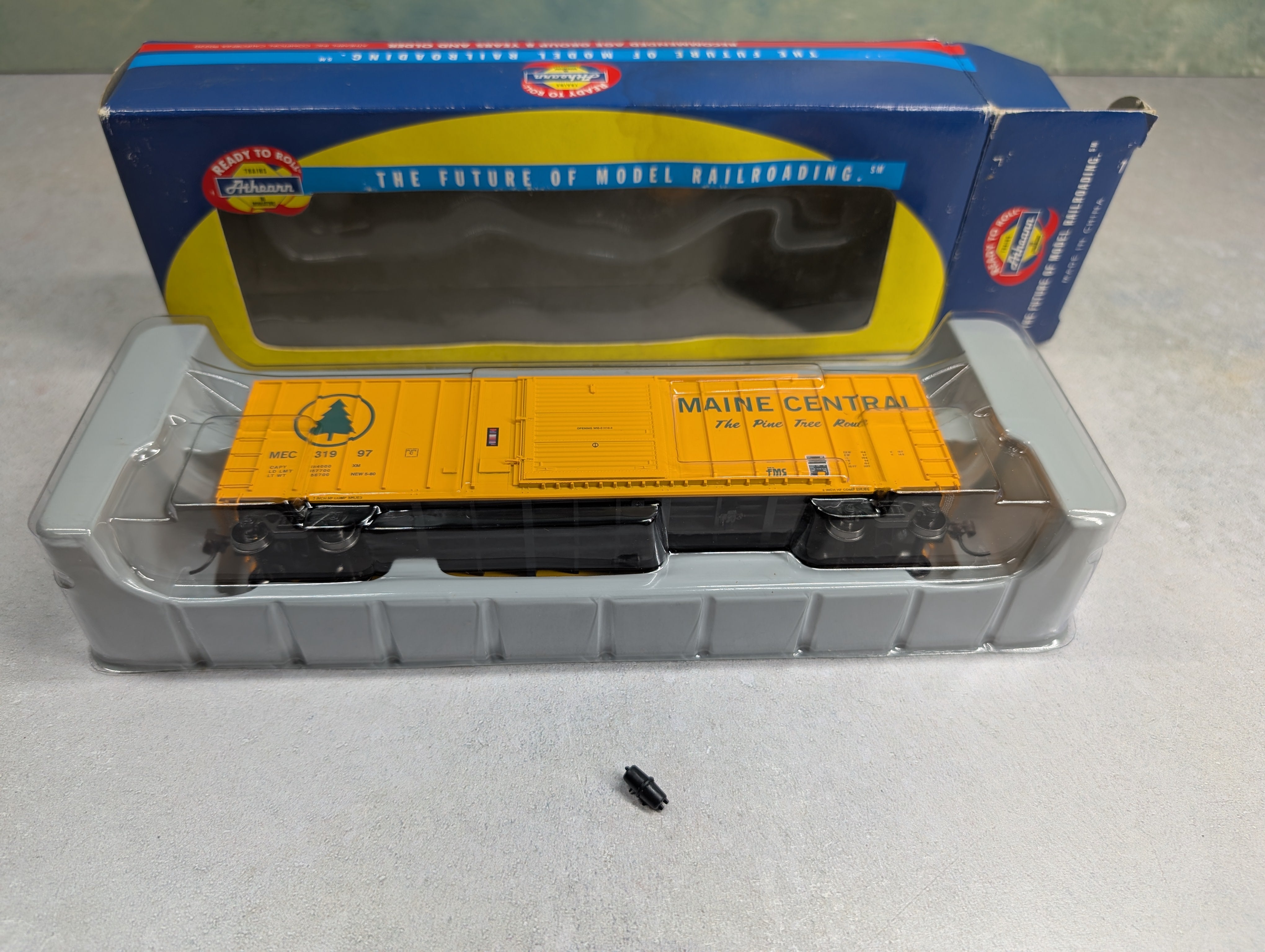 Athearn 91426 HO Scale 50' FMC Box Car Maine Central MEC #31997