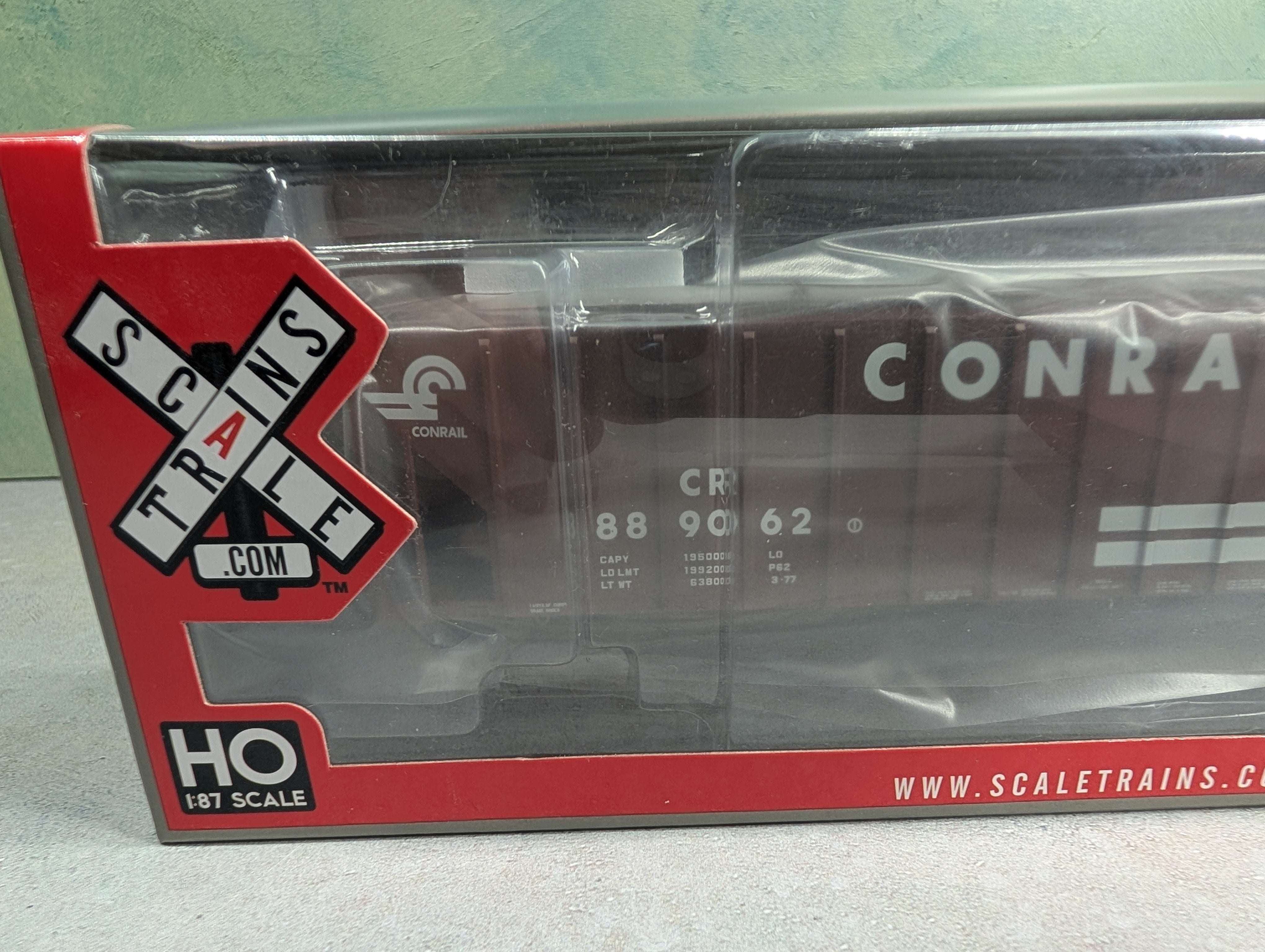 ScaleTrains SXT32300 HO Scale PS-2CD 4785cf Covered Hopper Conrail CR #889062 Miner Outlets