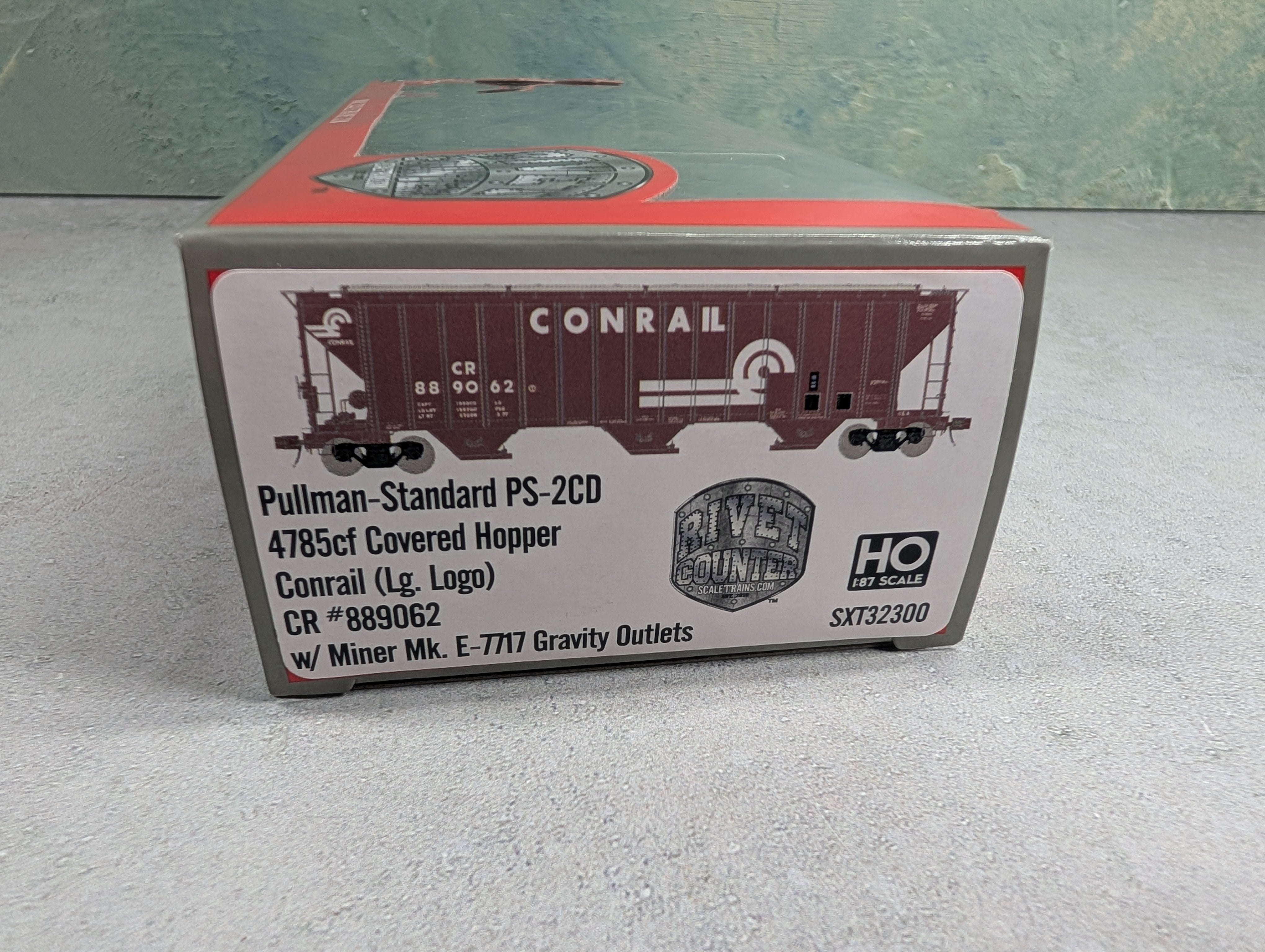 ScaleTrains SXT32300 HO Scale PS-2CD 4785cf Covered Hopper Conrail CR #889062 Miner Outlets