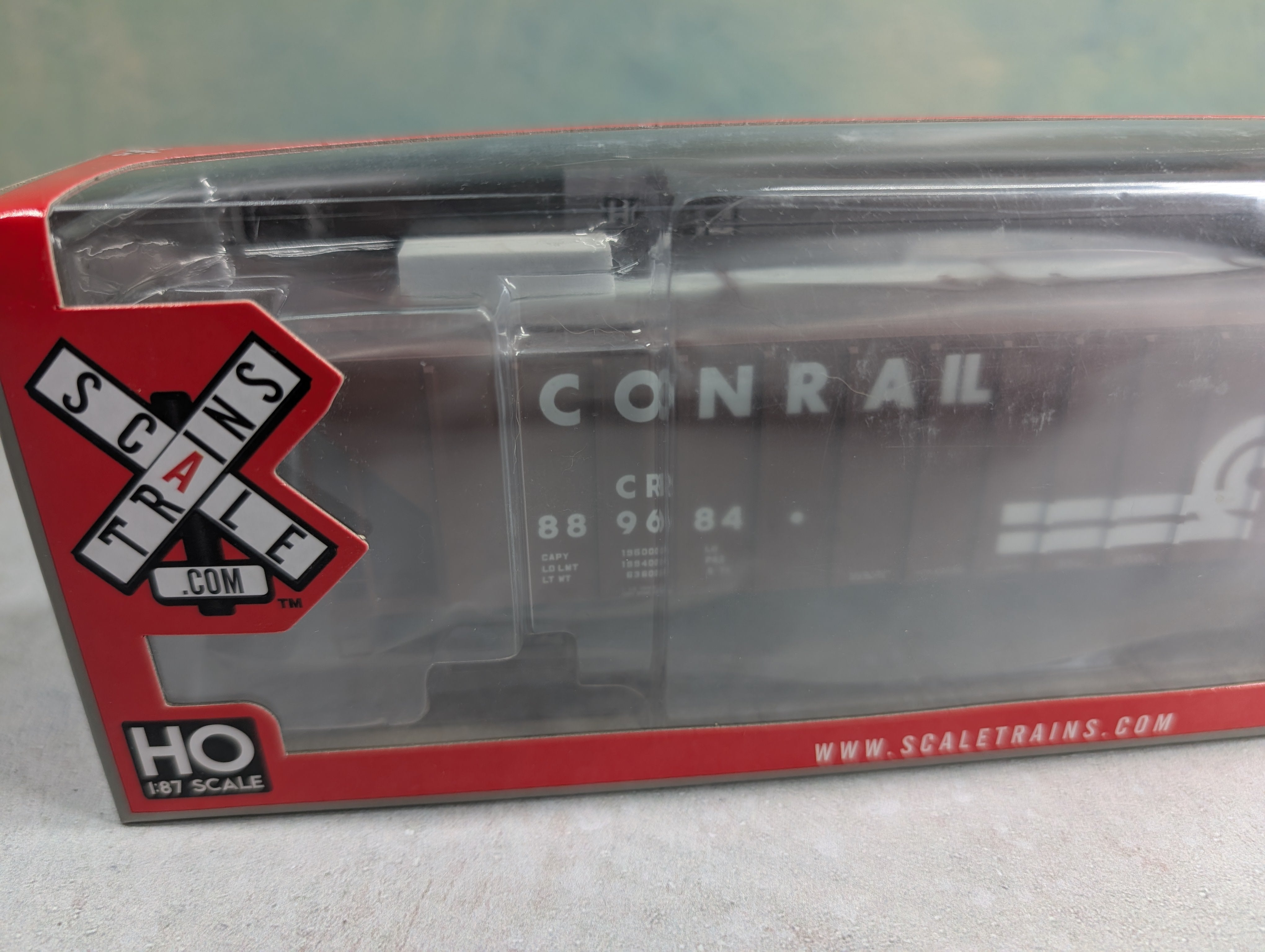 ScaleTrains SXT32303 HO Scale PS-2CD 4785cf Covered Hopper Conrail CR #889684 Toggle Outlets