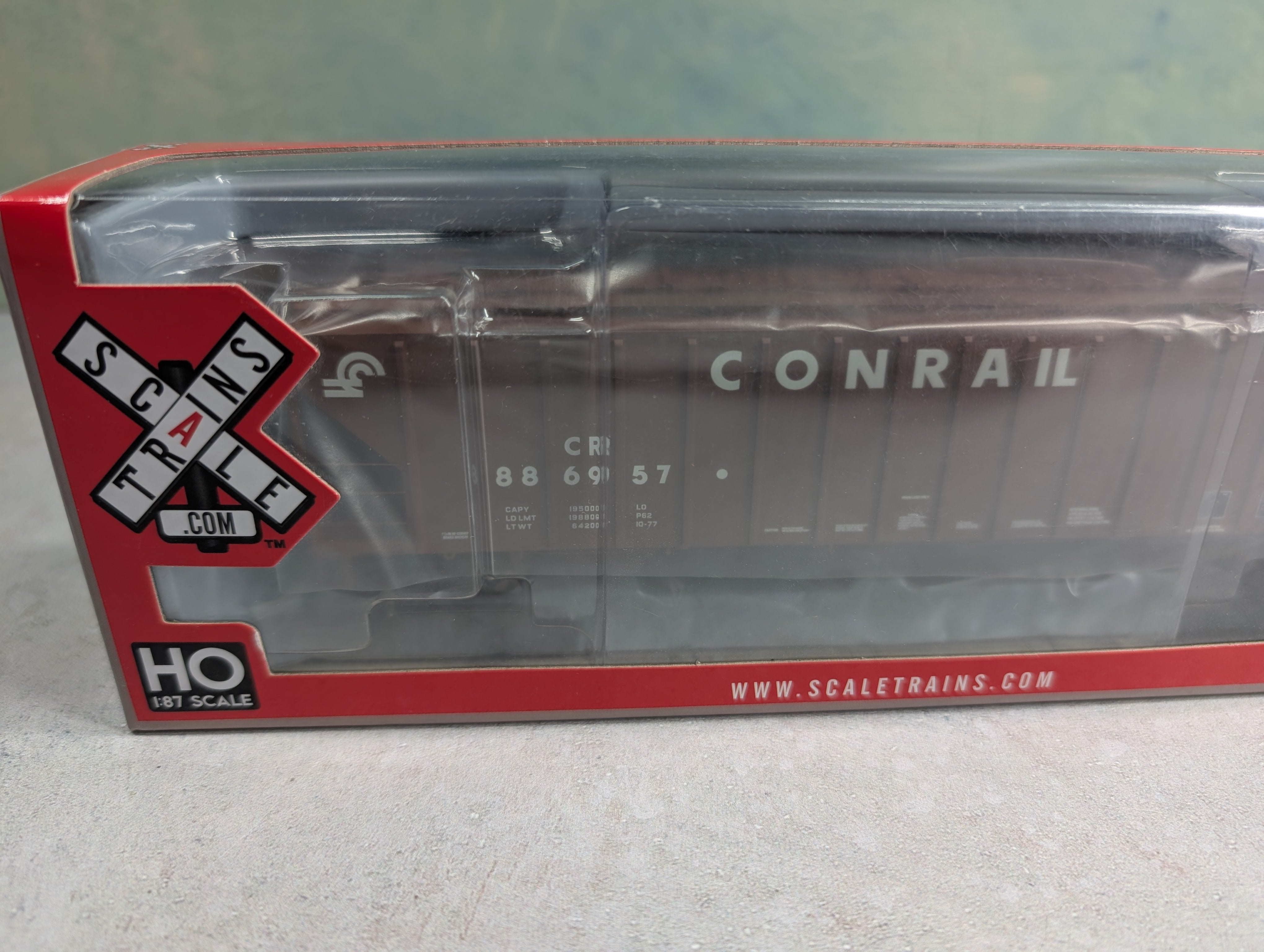 ScaleTrains SXT30734 HO Scale PS-2CD 4785cf Covered Hopper Conrail CR #886957 Oxide Red