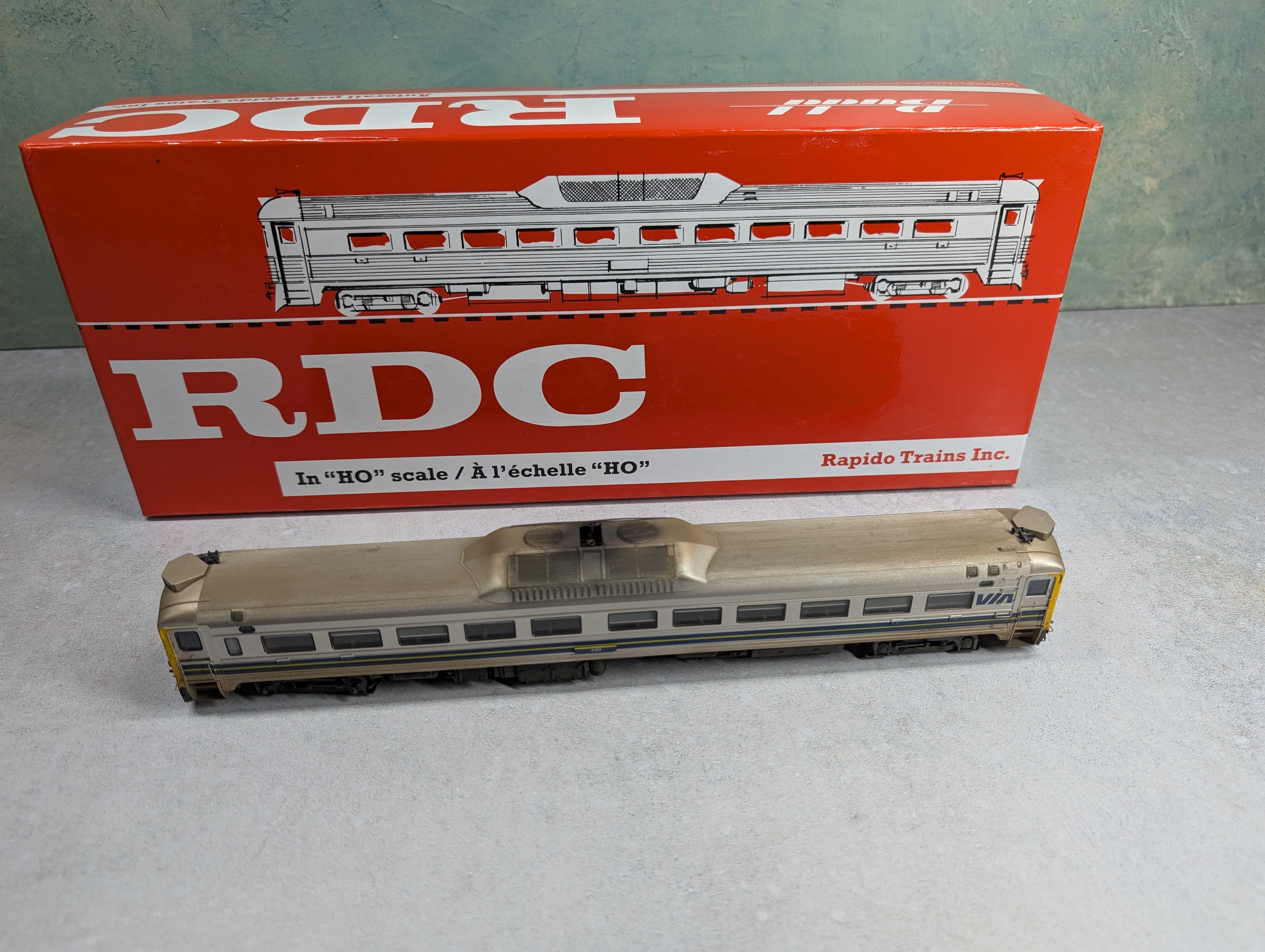 USED Rapido 16501 HO Scale Budd RDC Via Rail Canada Early #6109 Weathered ESU LokSound 4