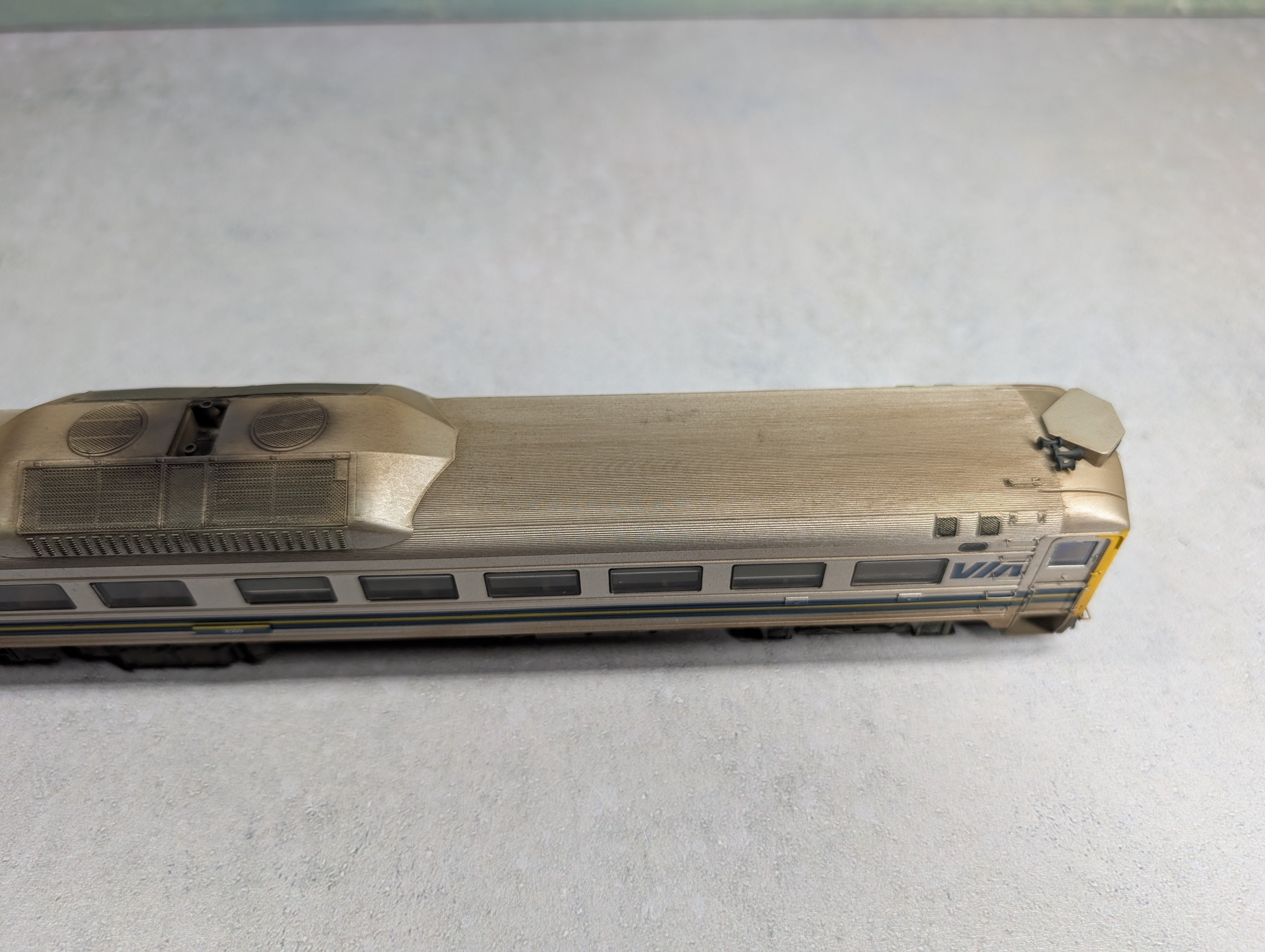 USED Rapido 16501 HO Scale Budd RDC Via Rail Canada Early #6109 Weathered ESU LokSound 4