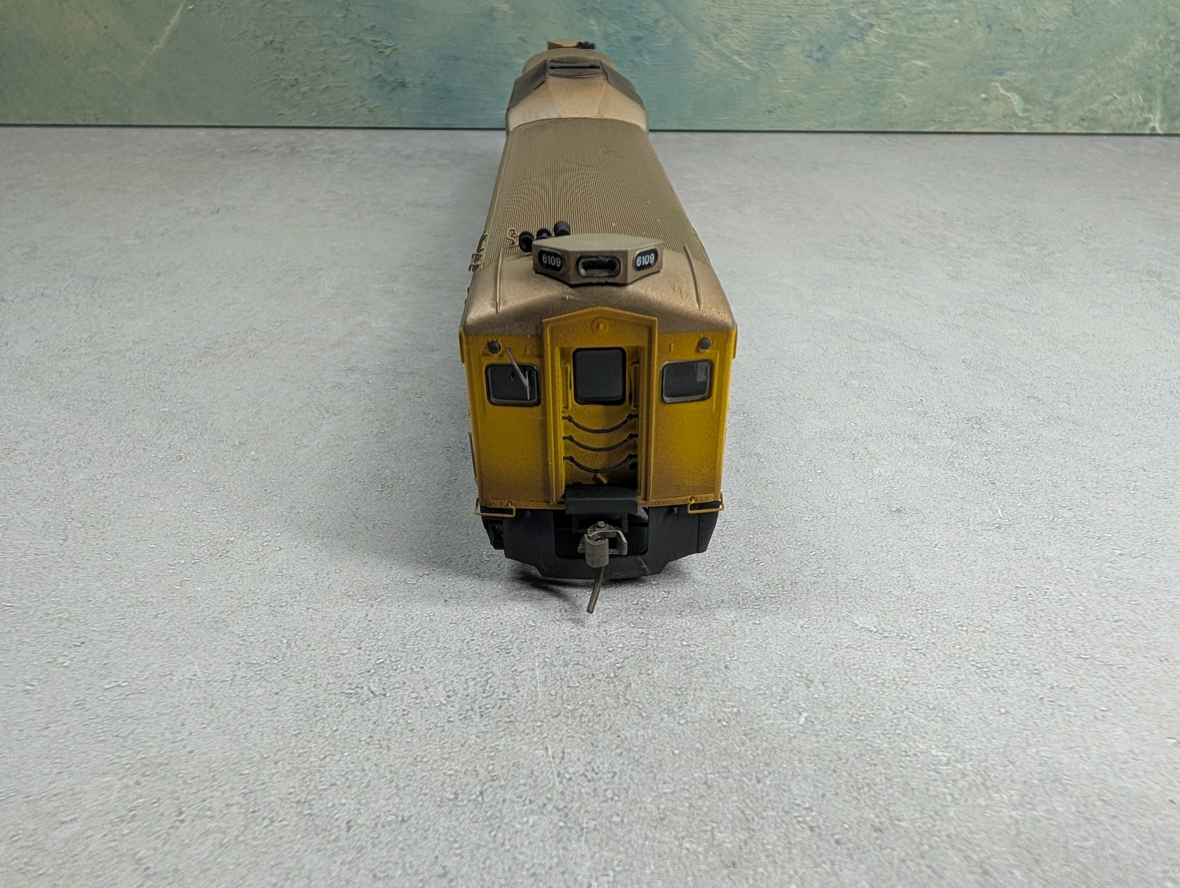 USED Rapido 16501 HO Scale Budd RDC Via Rail Canada Early #6109 Weathered ESU LokSound 4