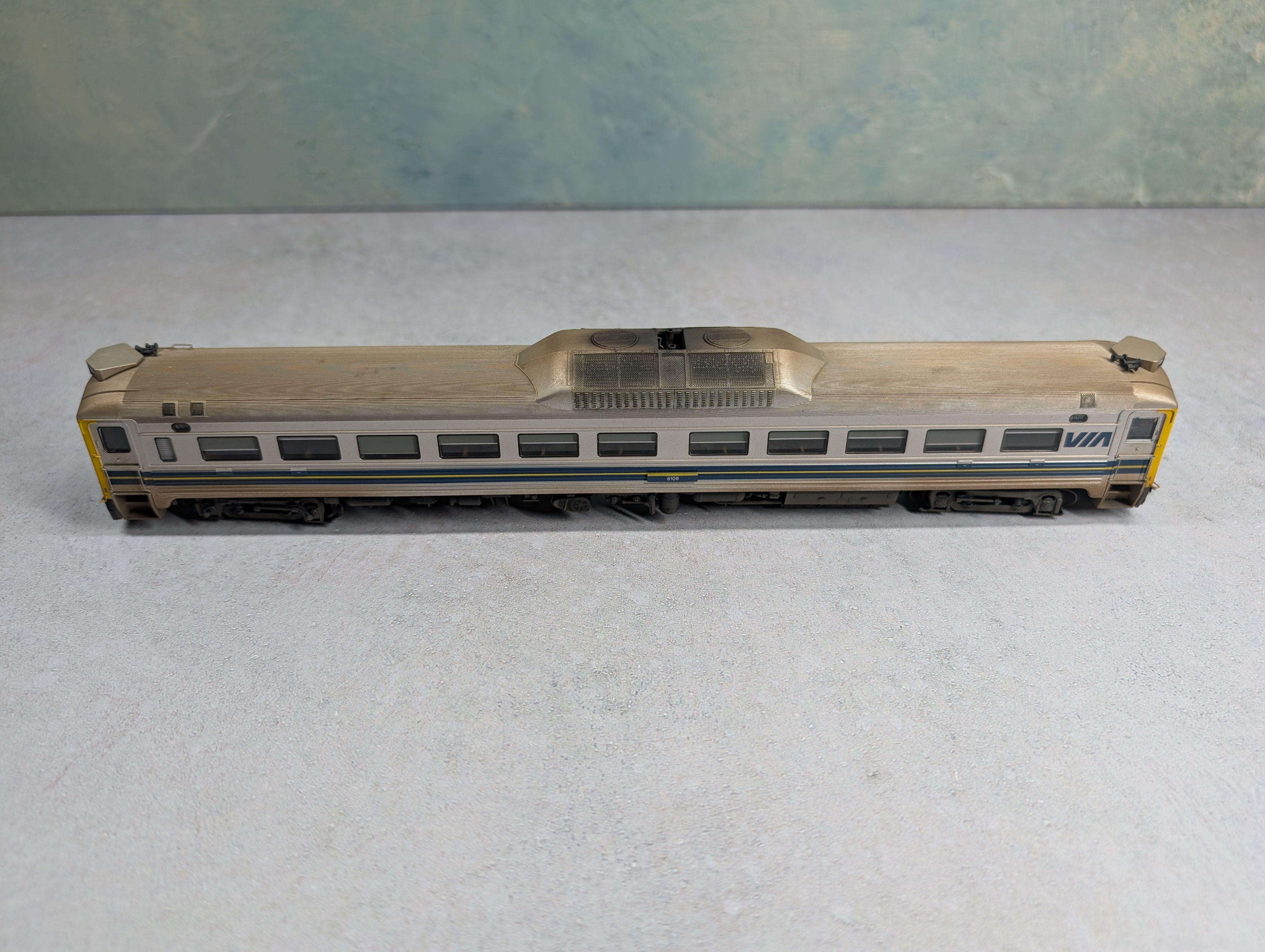 USED Rapido 16501 HO Scale Budd RDC Via Rail Canada Early #6109 Weathered ESU LokSound 4