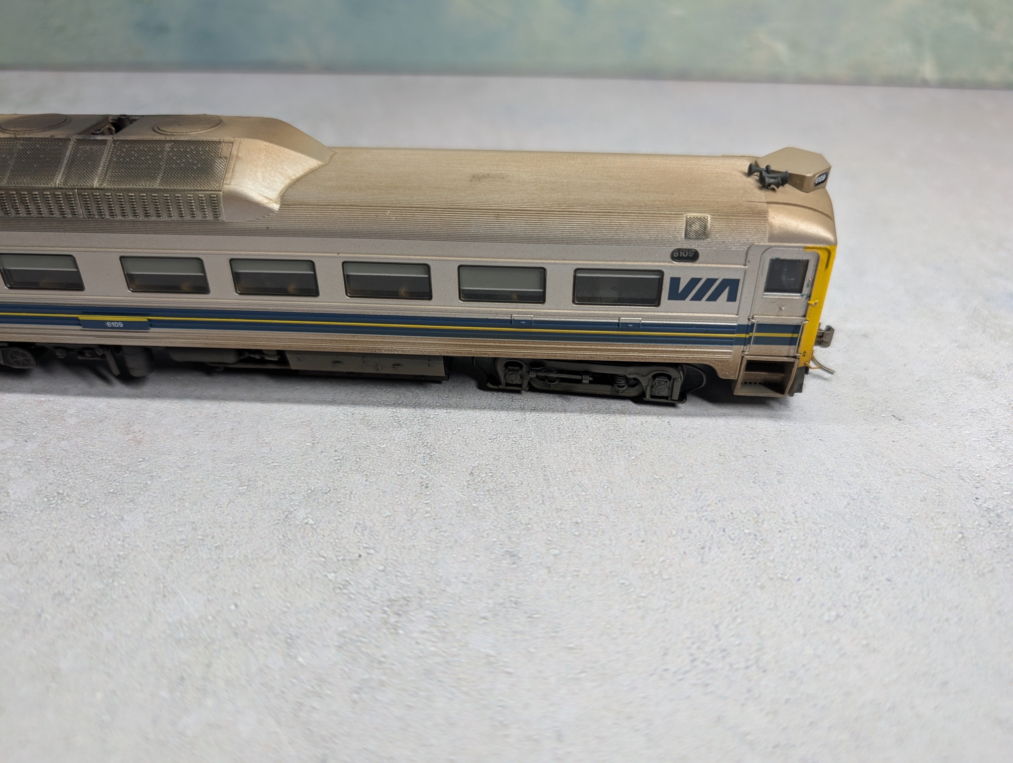 USED Rapido 16501 HO Scale Budd RDC Via Rail Canada Early #6109 Weathered ESU LokSound 4