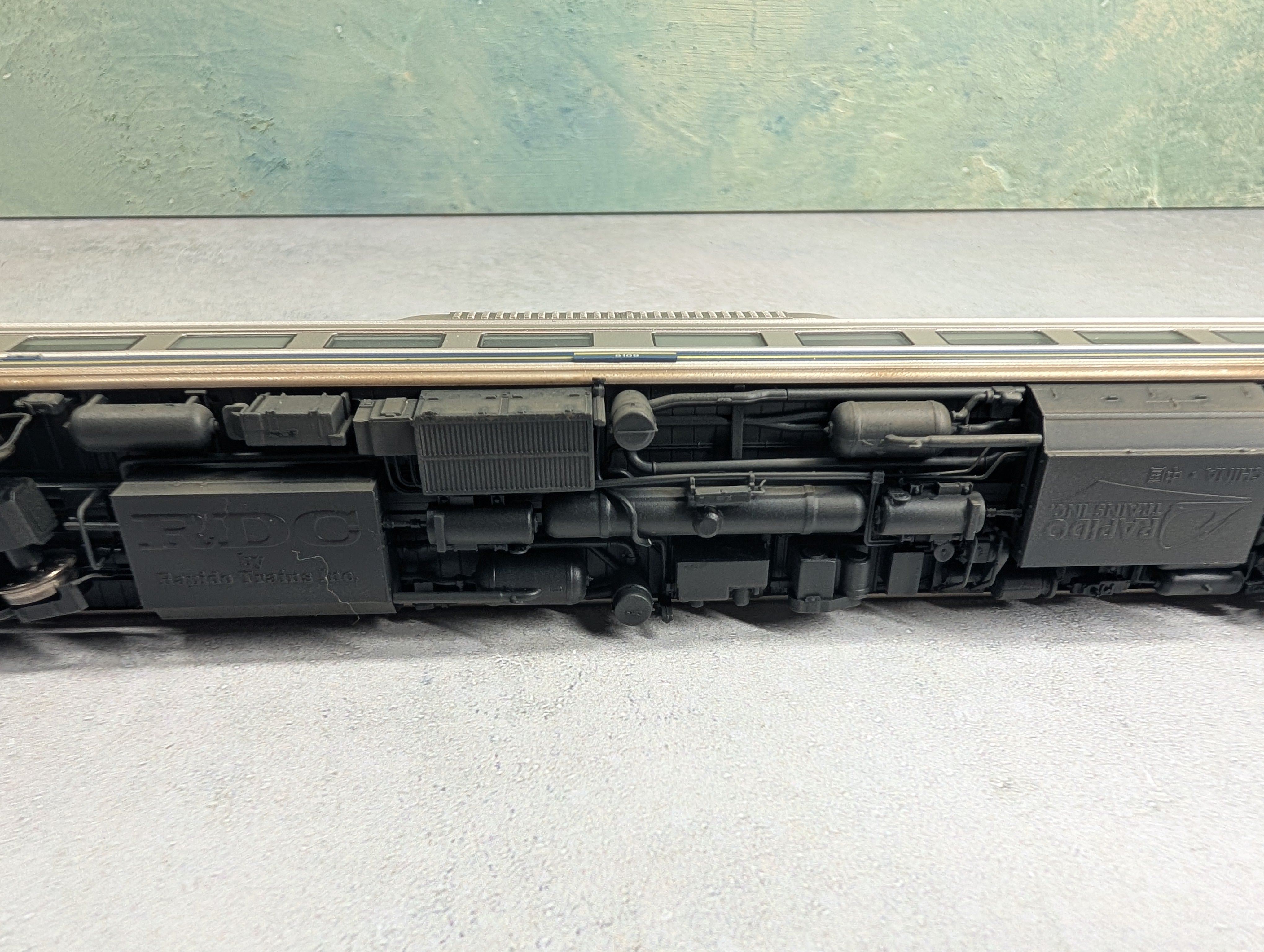 USED Rapido 16501 HO Scale Budd RDC Via Rail Canada Early #6109 Weathered ESU LokSound 4