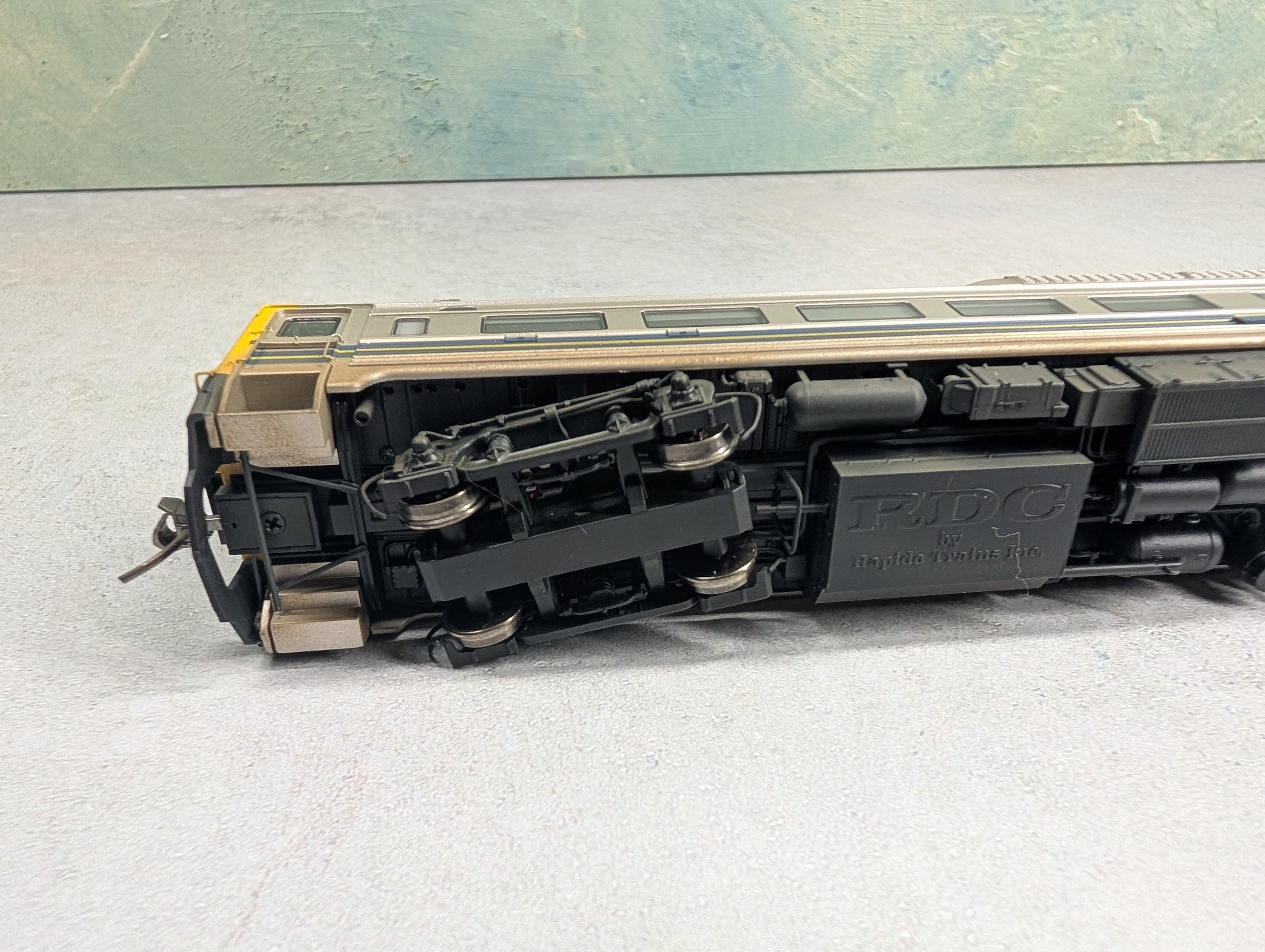 USED Rapido 16501 HO Scale Budd RDC Via Rail Canada Early #6109 Weathered ESU LokSound 4