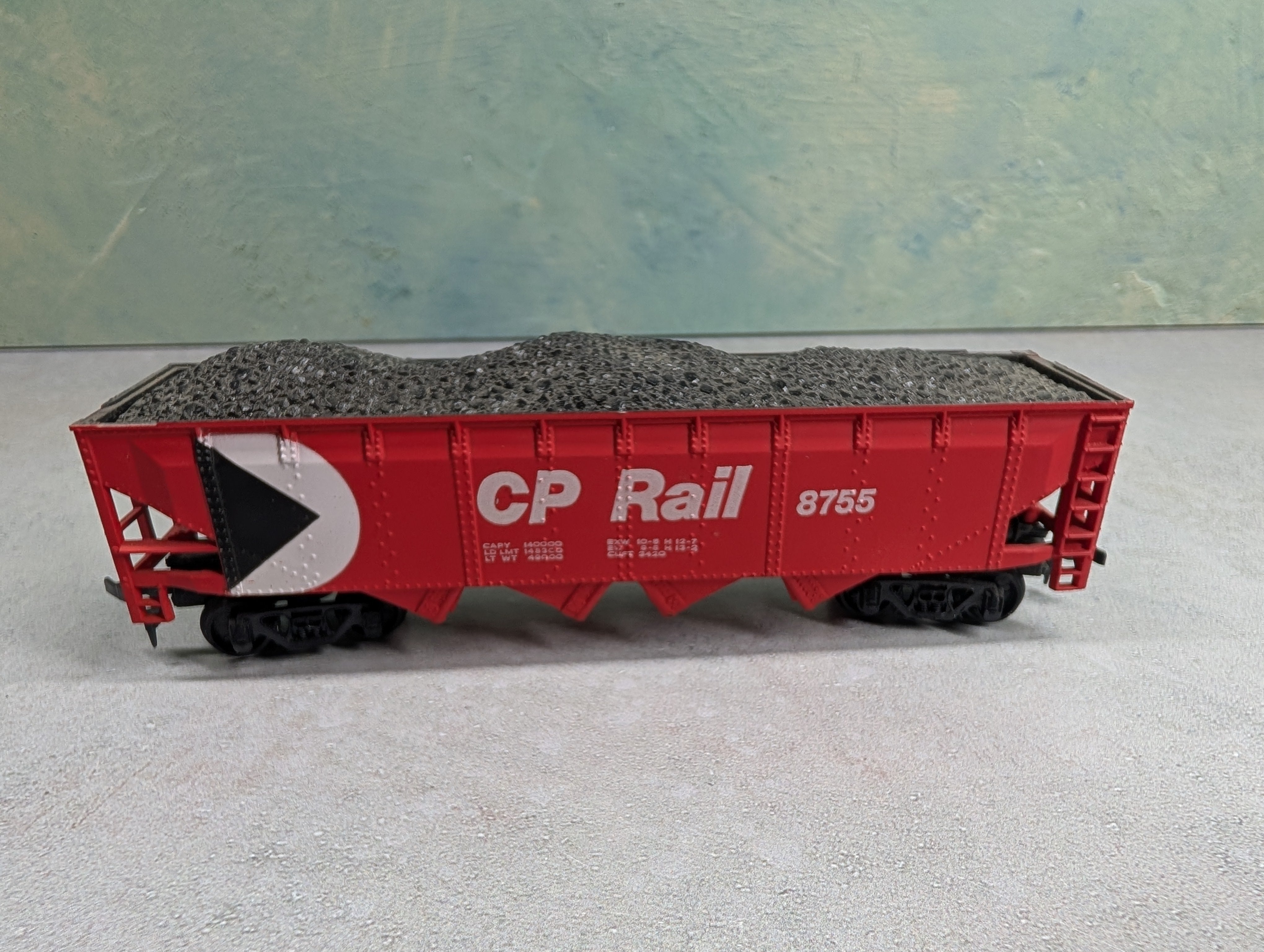 USED Lionel HO Scale Quad Hopper Canadian Pacific CP #8755 w/ Load