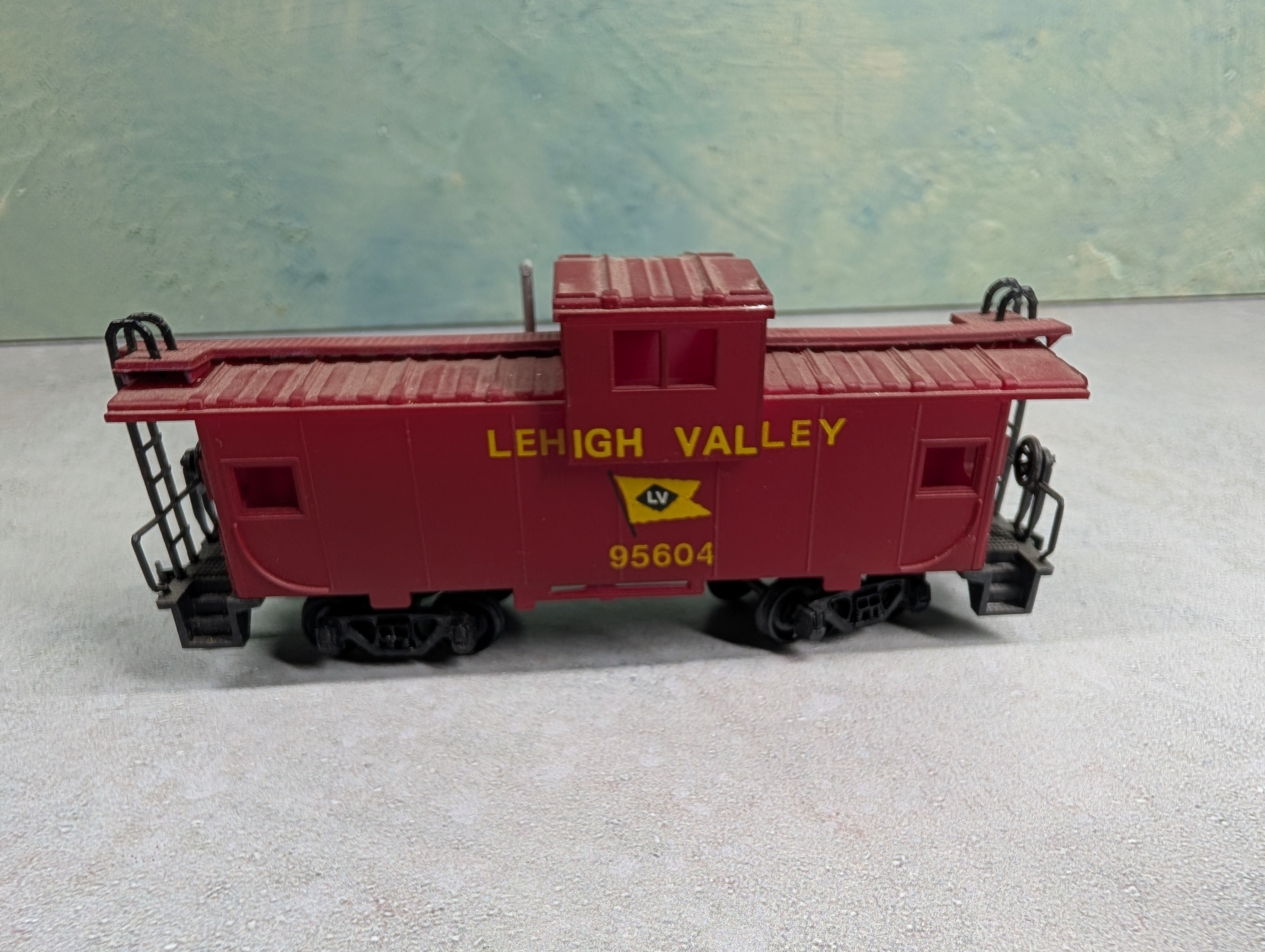 USED Bachmann HO Scale Caboose Lehigh Valley #95604