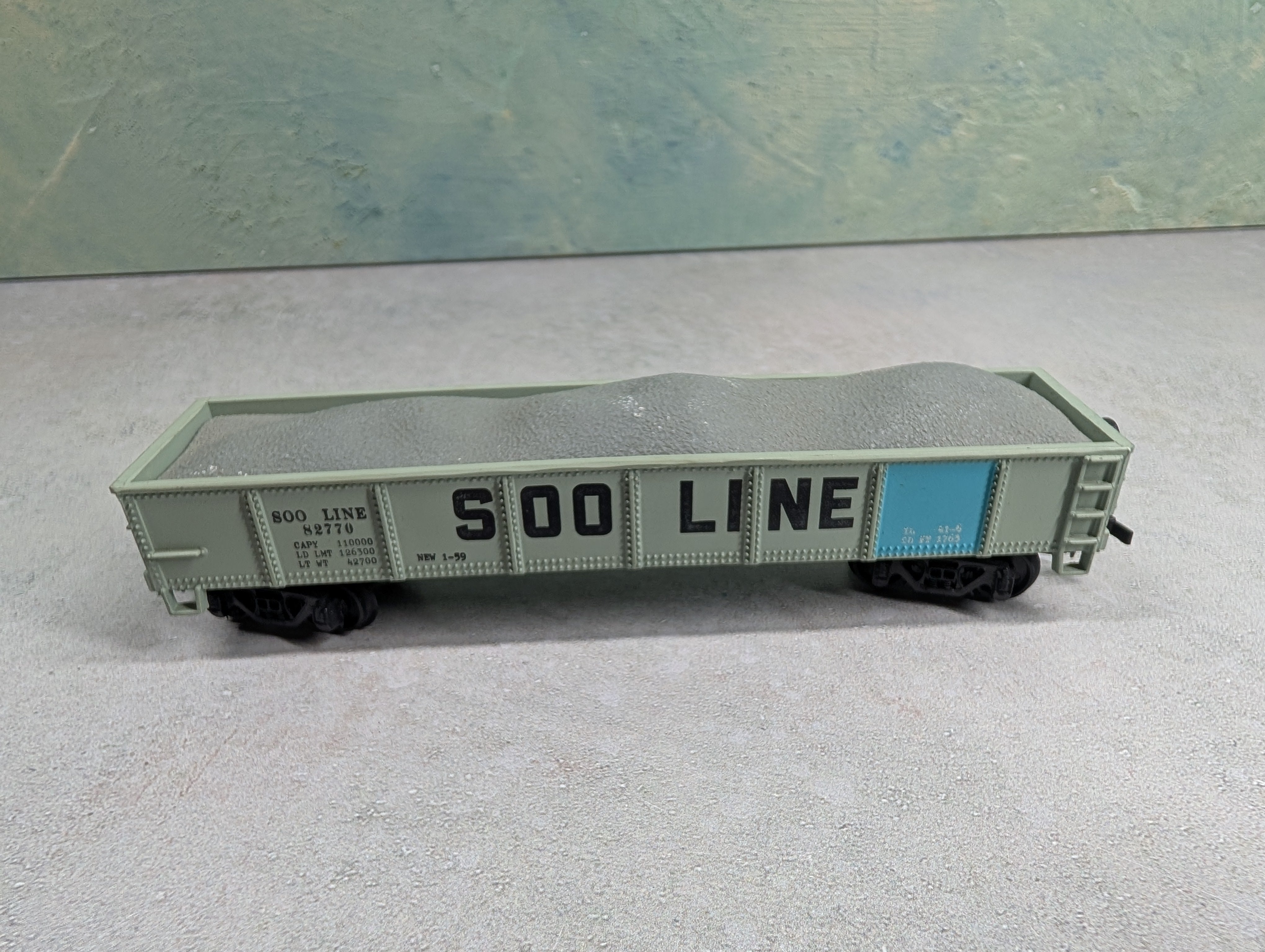 USED AHM HO Scale 40' Gondola SOO Line #82770 w/ Load
