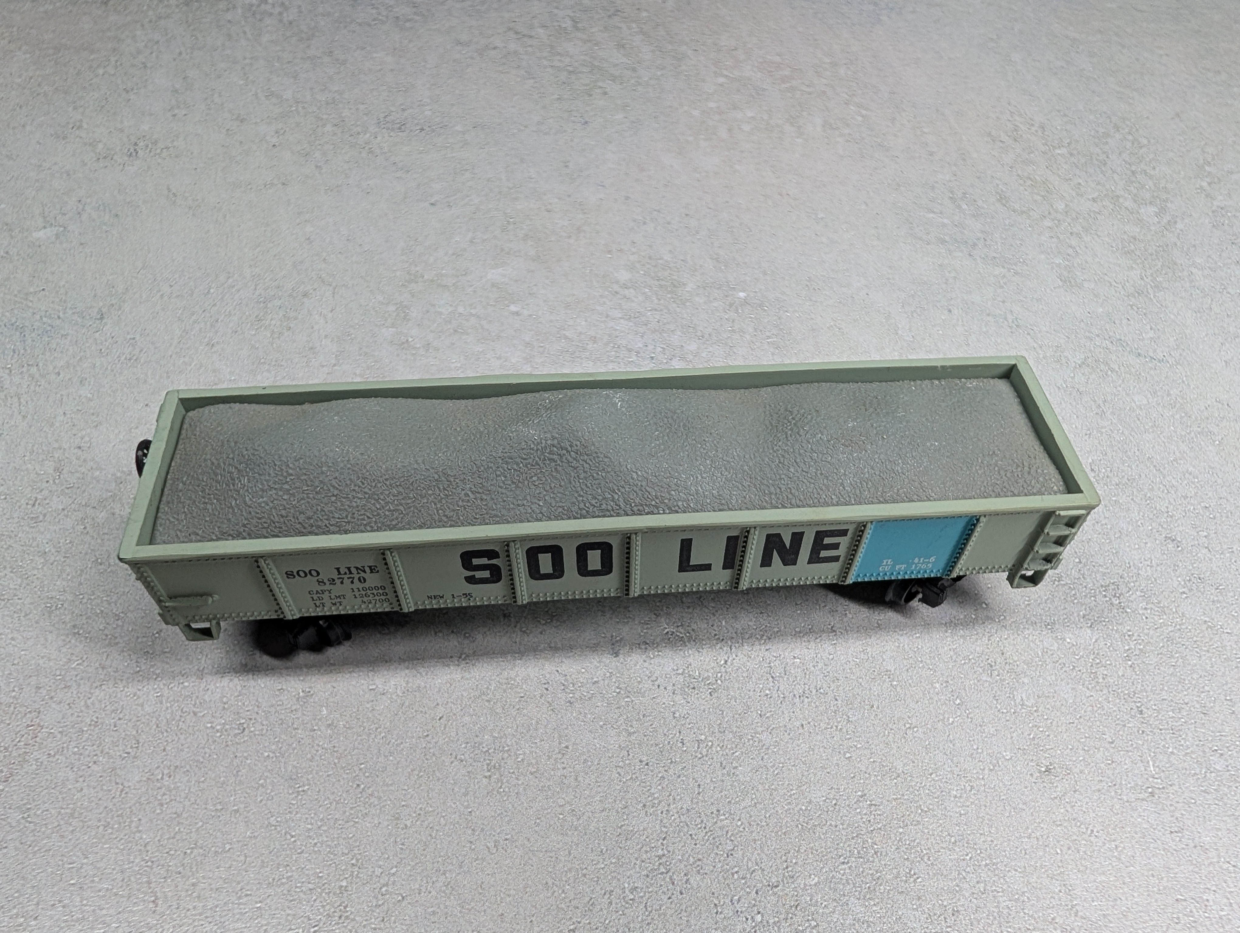 USED AHM HO Scale 40' Gondola SOO Line #82770 w/ Load