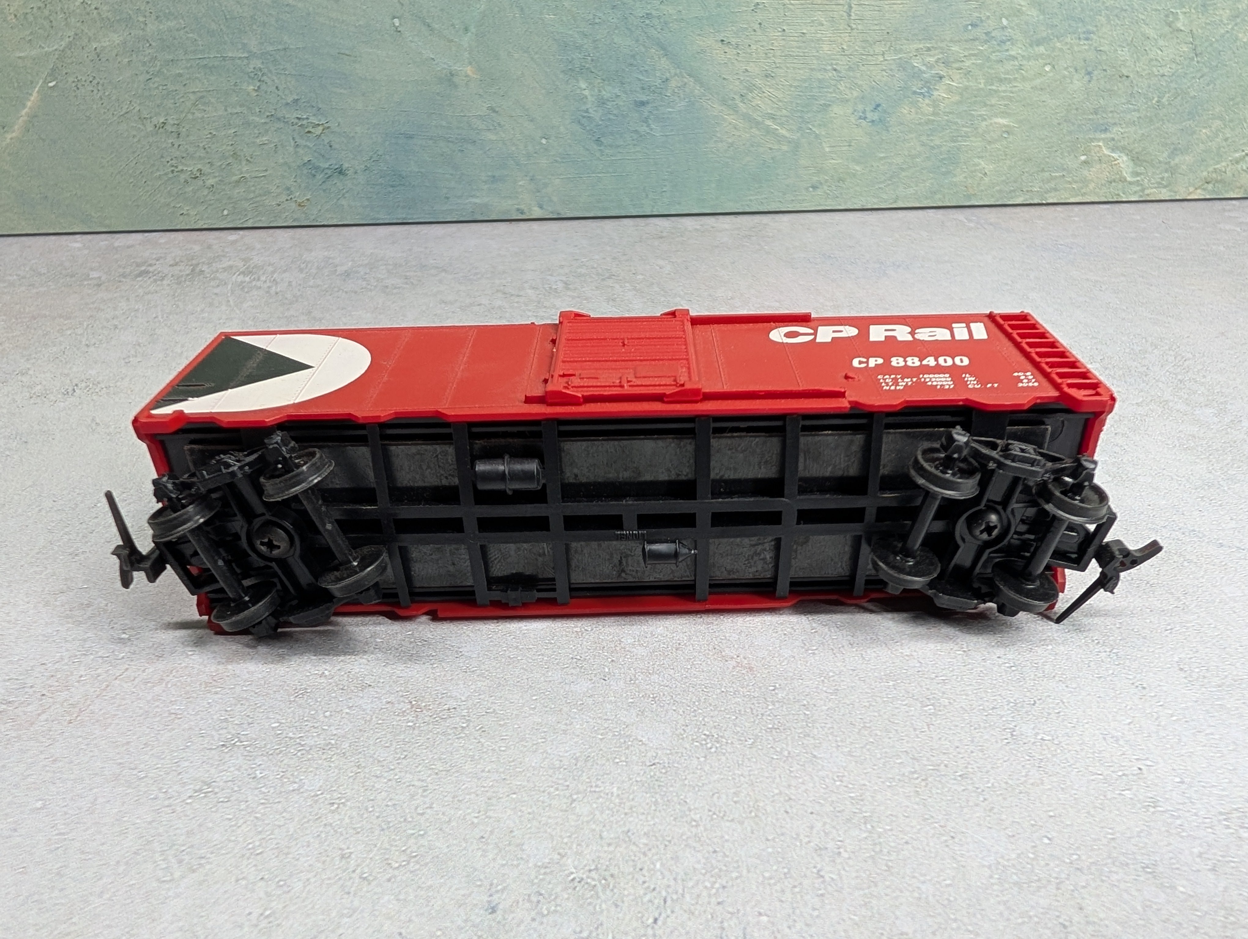 USED Lionel HO Scale 40' Box Car Canadian Pacific CP #88400