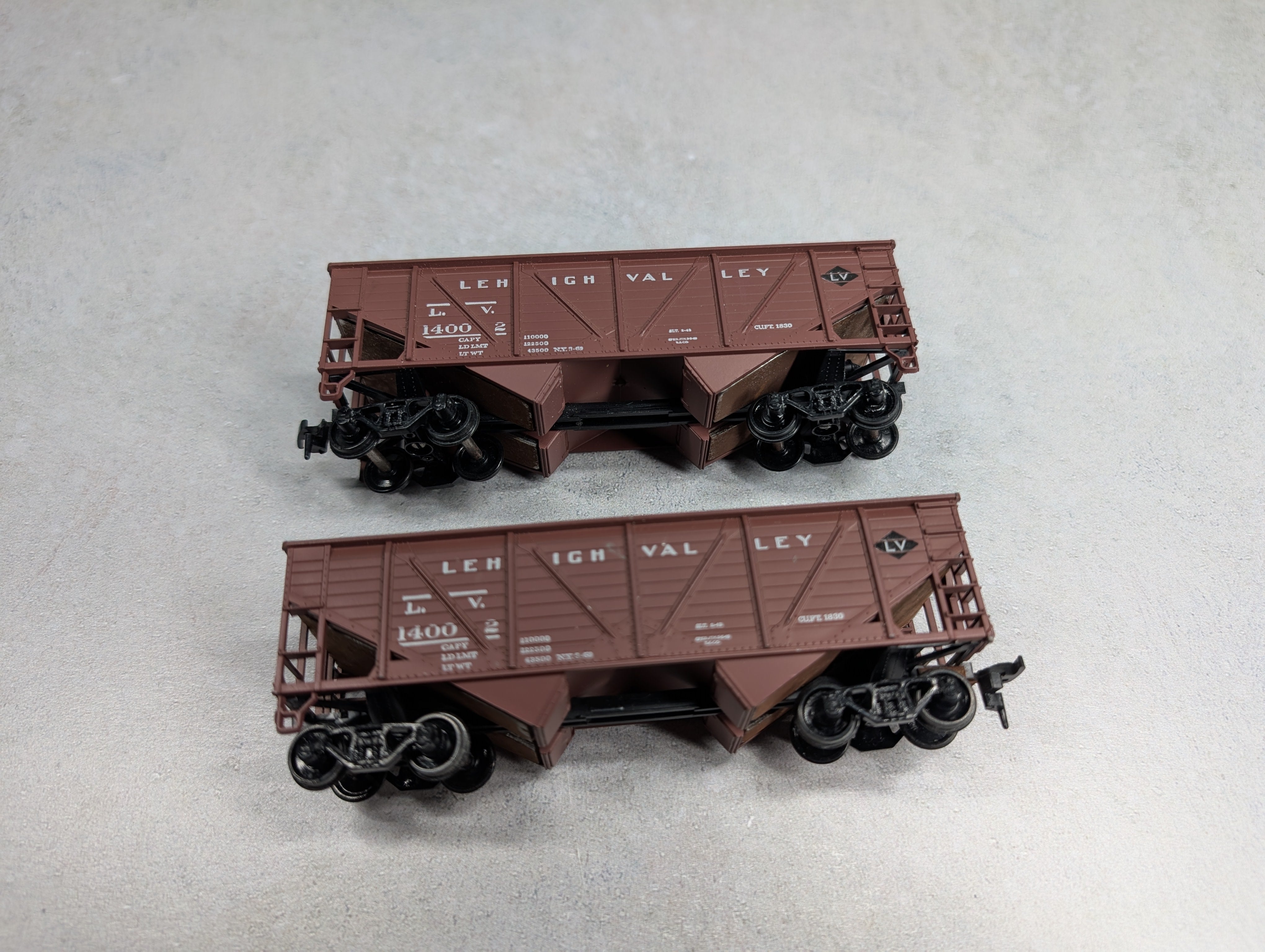 USED Athearn HO Scale 34' Composite-Side Hopper Lehigh Valley LV #14002 (2 pcs)