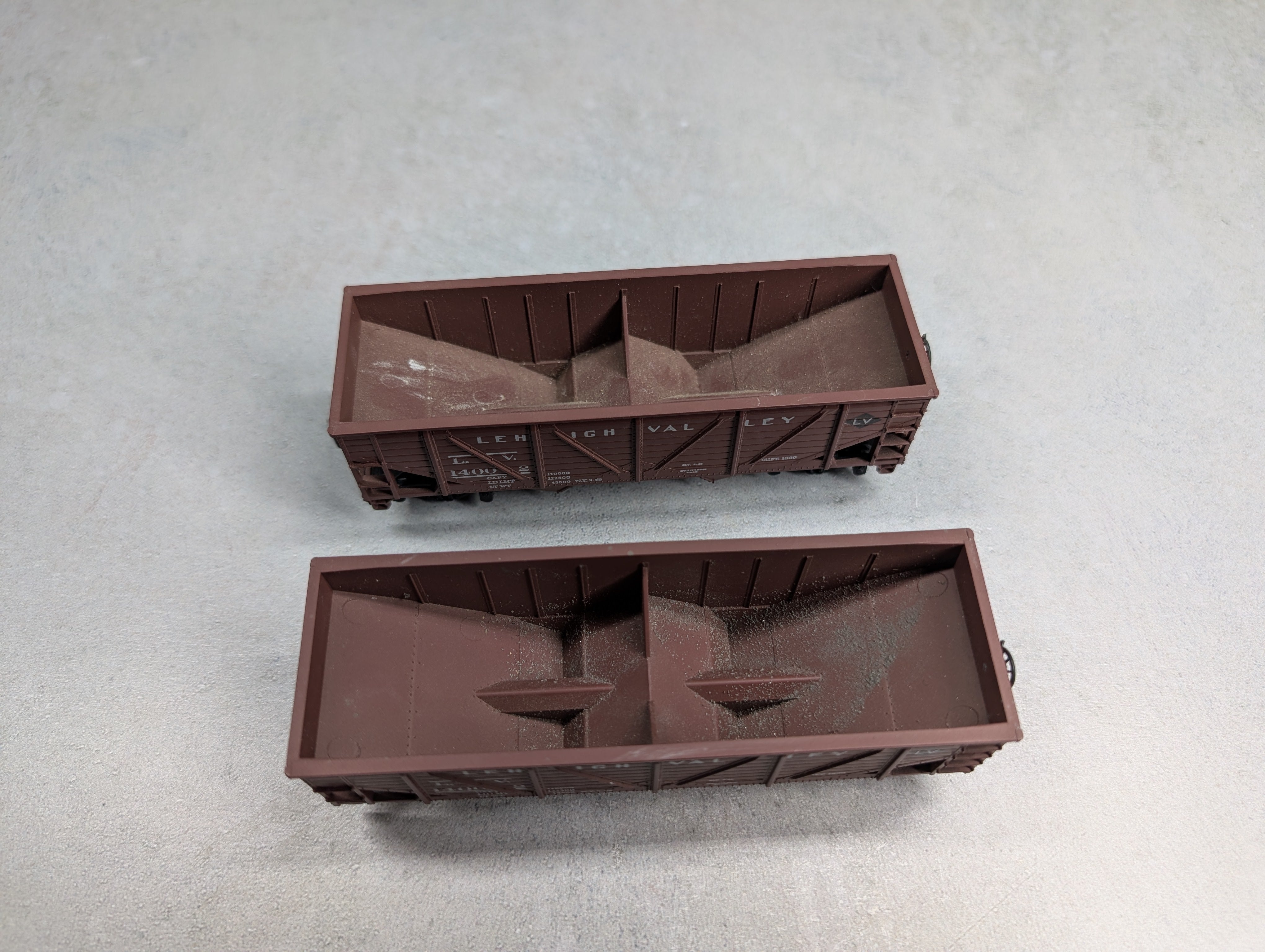 USED Athearn HO Scale 34' Composite-Side Hopper Lehigh Valley LV #14002 (2 pcs)