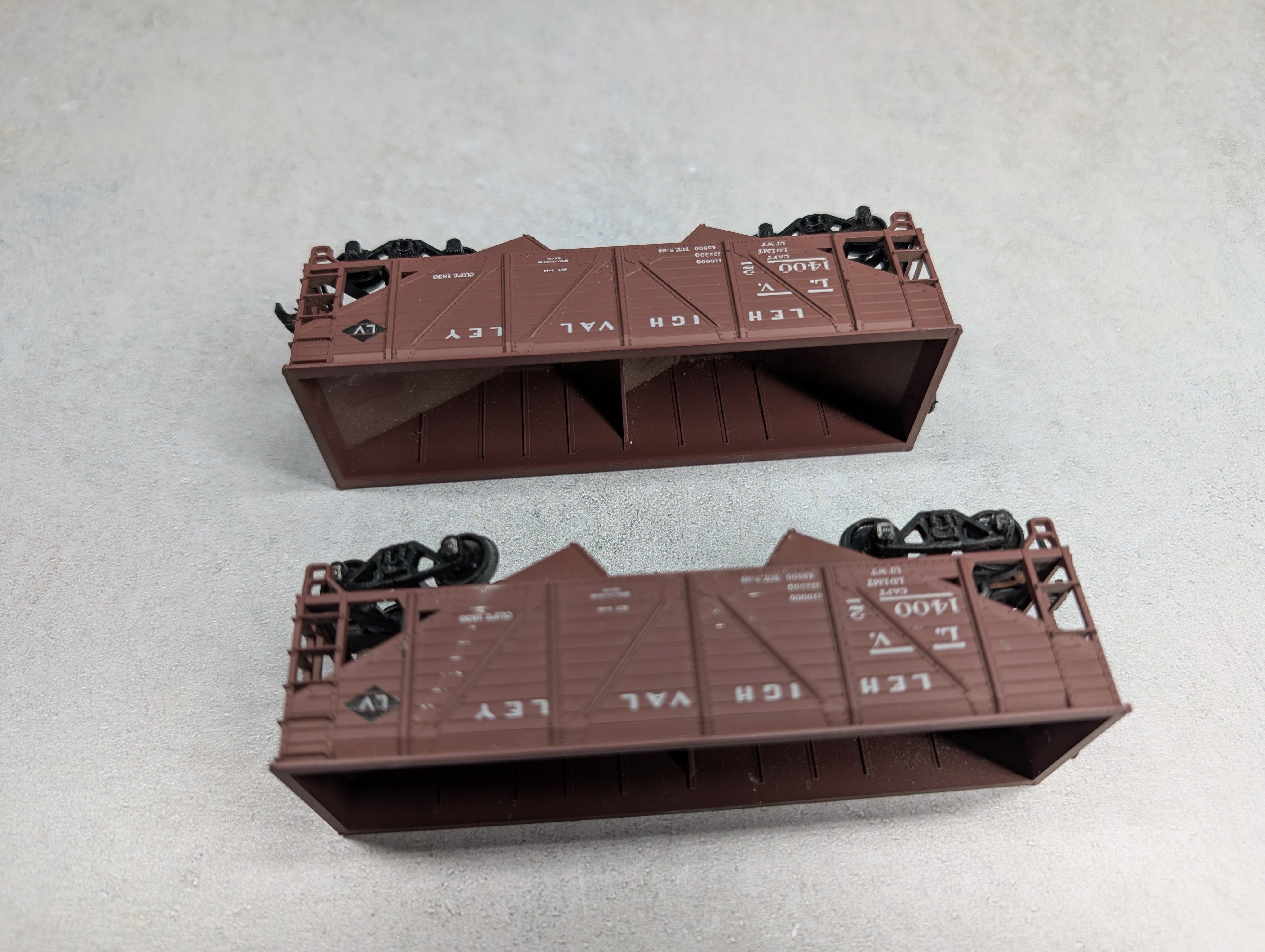 USED Athearn HO Scale 34' Composite-Side Hopper Lehigh Valley LV #14002 (2 pcs)