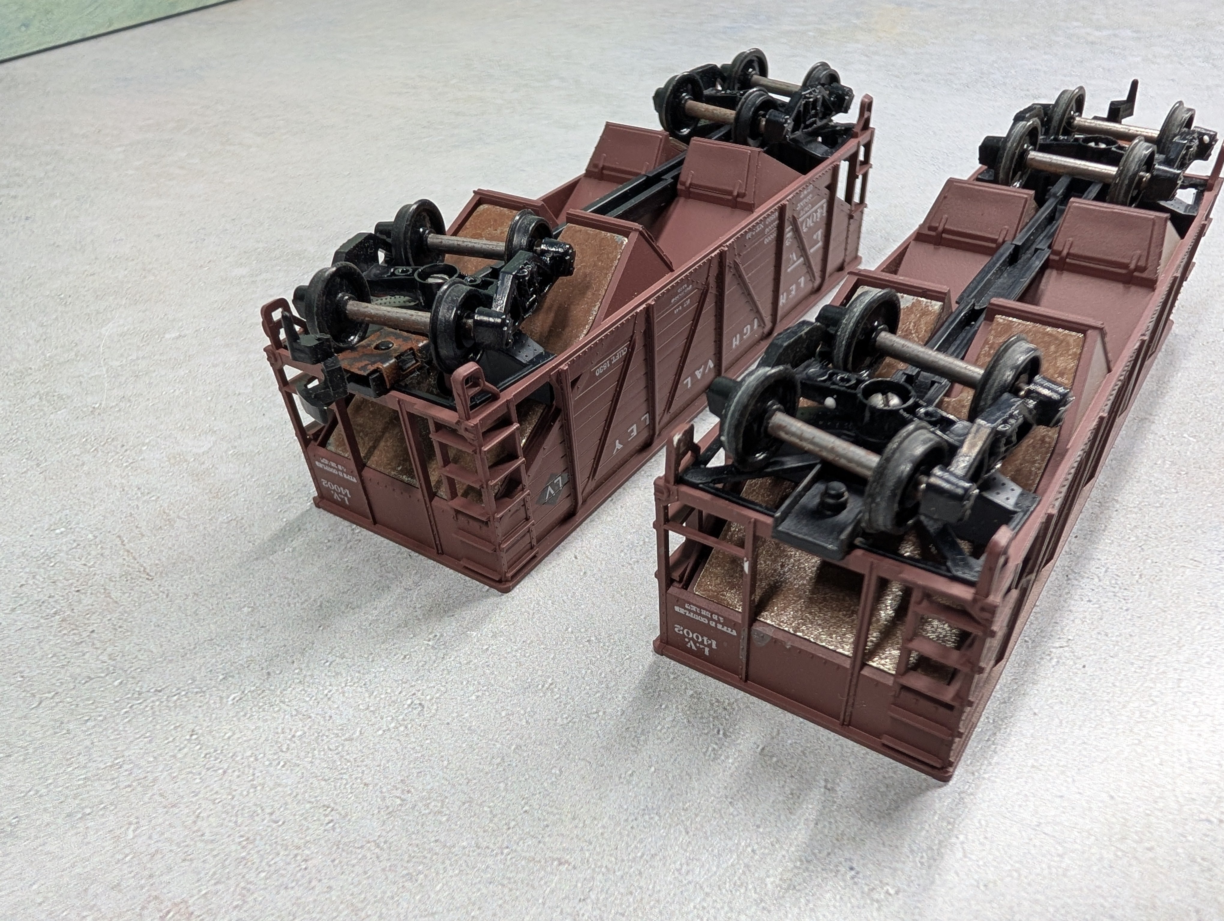 USED Athearn HO Scale 34' Composite-Side Hopper Lehigh Valley LV #14002 (2 pcs)