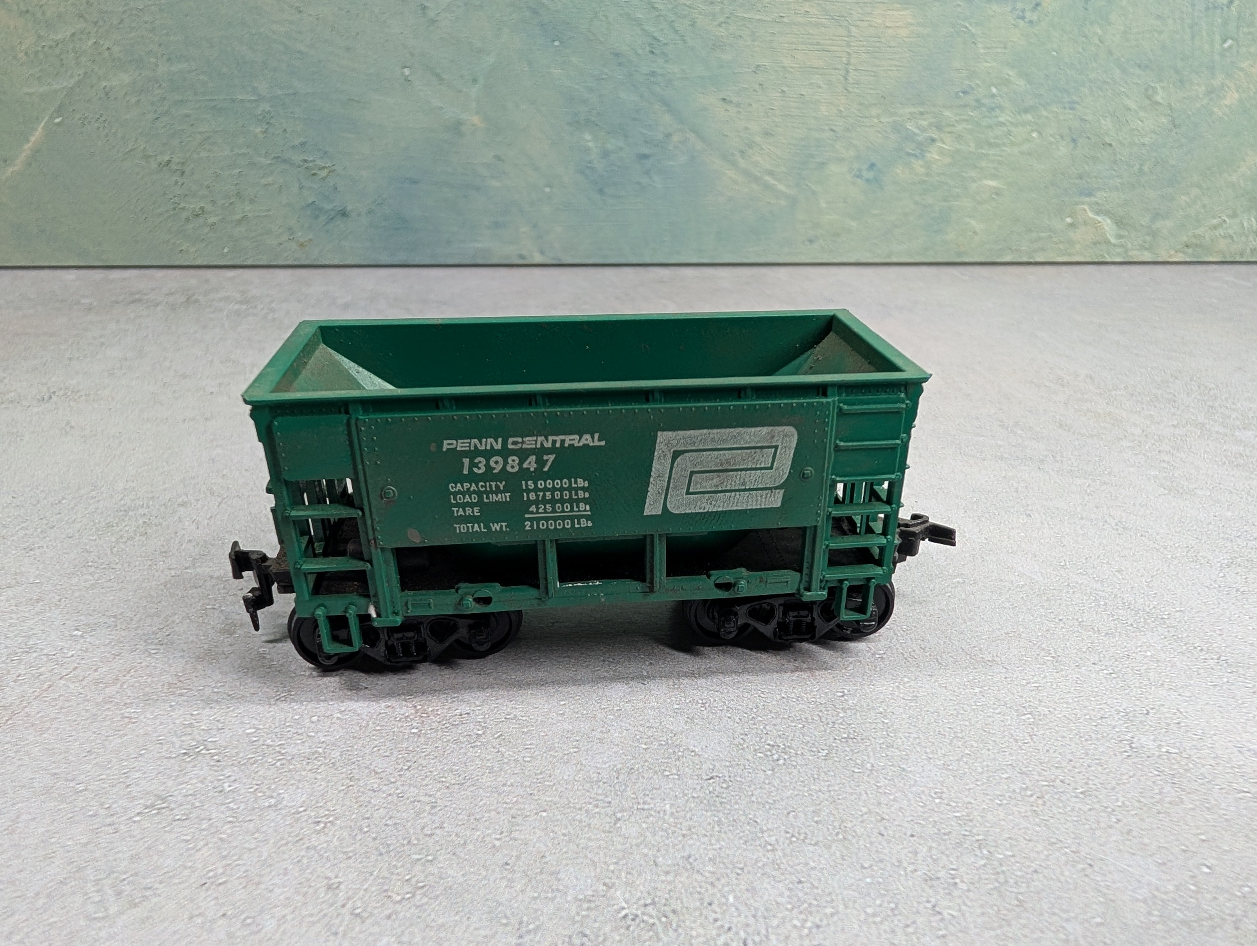 USED Roundhouse HO Scale Ore Car Penn Central #139847