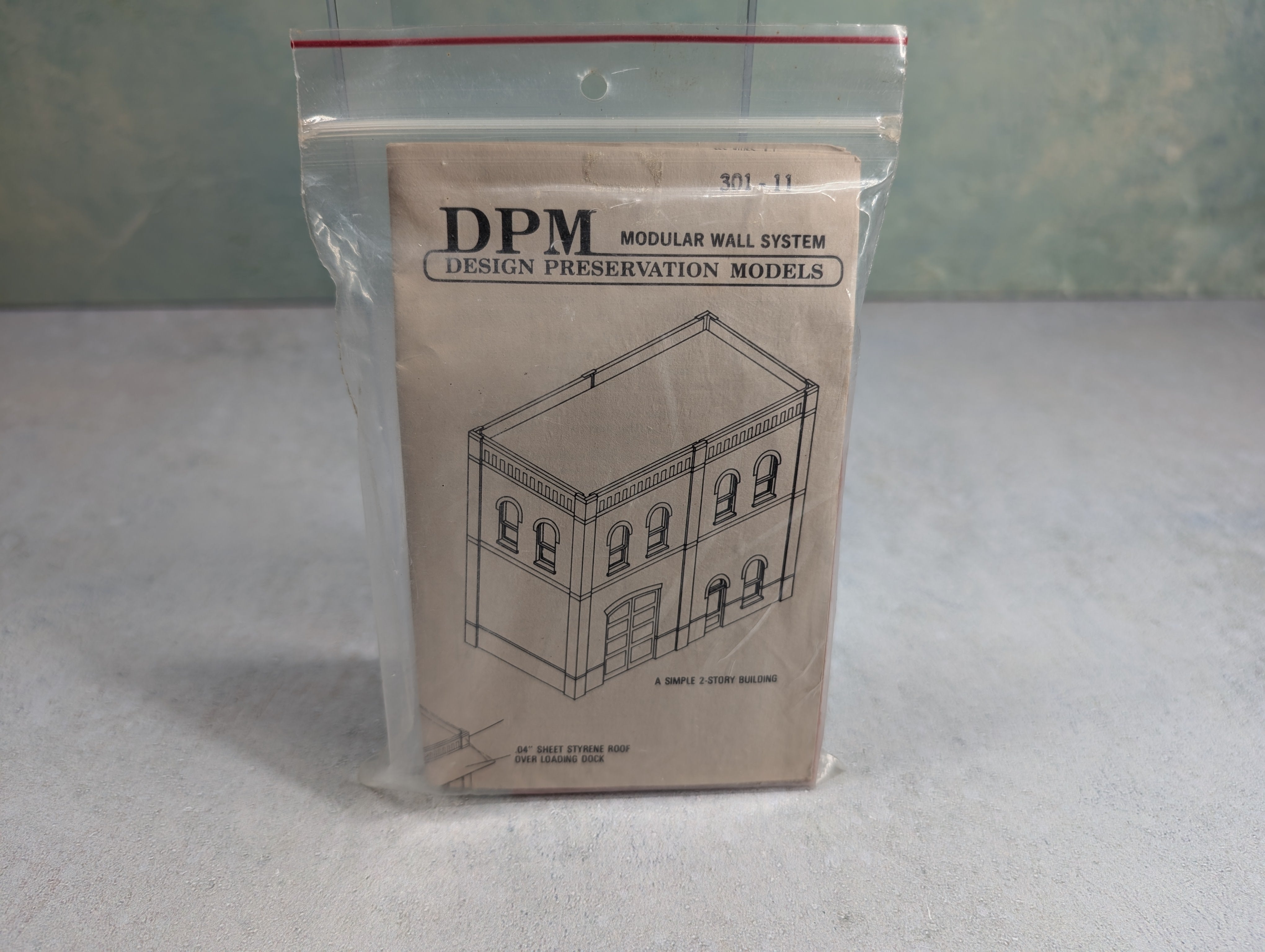 USED DPM Design Preservation 301-11 HO Scale 2 Story Blank Walls KIT