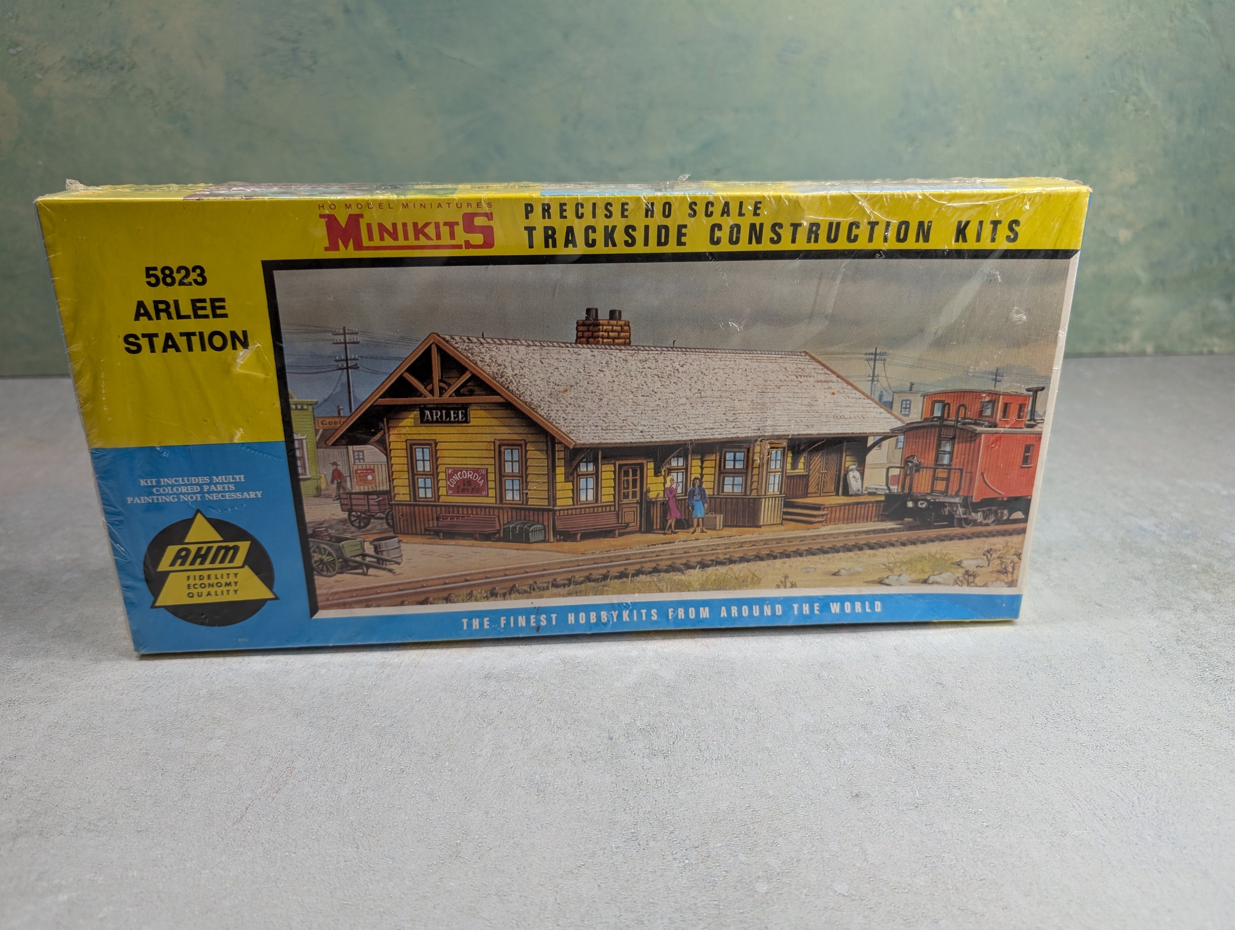 AHM 5823 HO Scale Arlee Station Minikits KIT