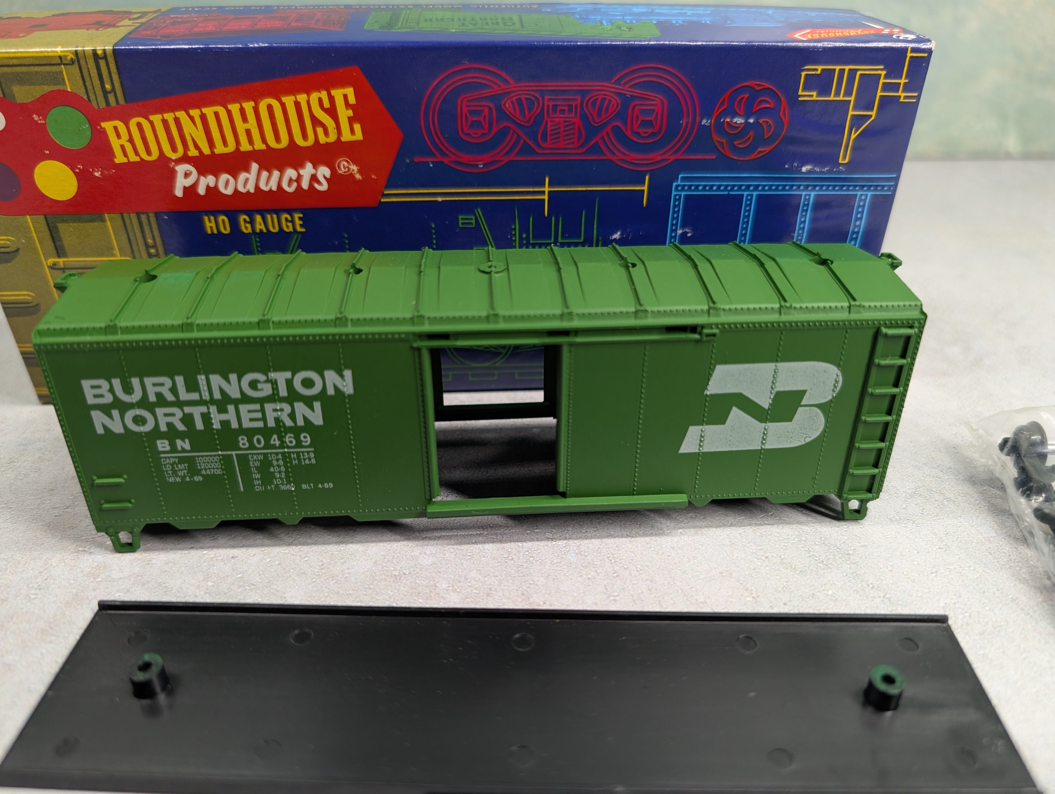 USED Roundhouse HO Scale 40' Box Car Kit Burlington Northern BN #80469 KIT
