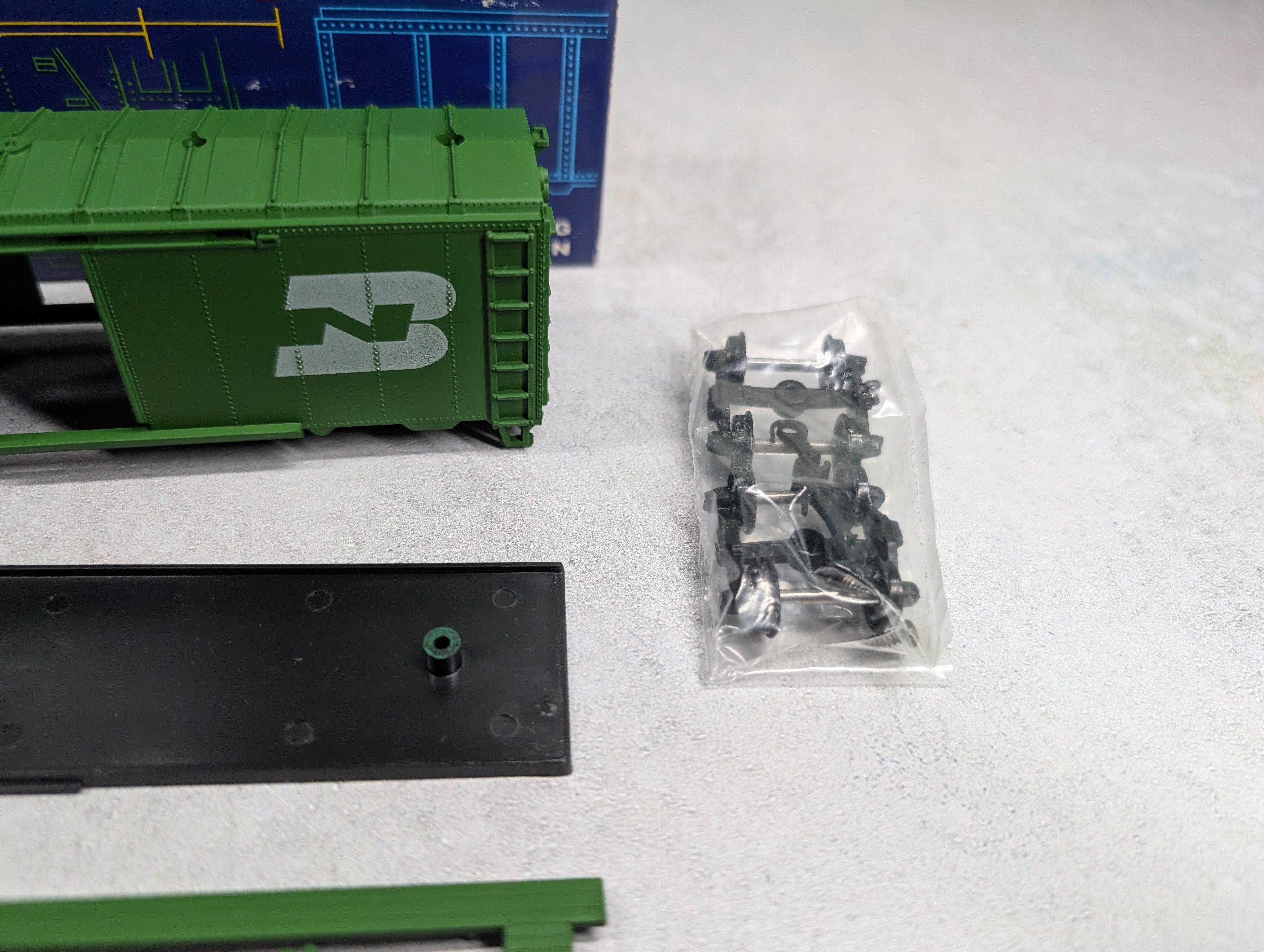 USED Roundhouse HO Scale 40' Box Car Kit Burlington Northern BN #80469 KIT