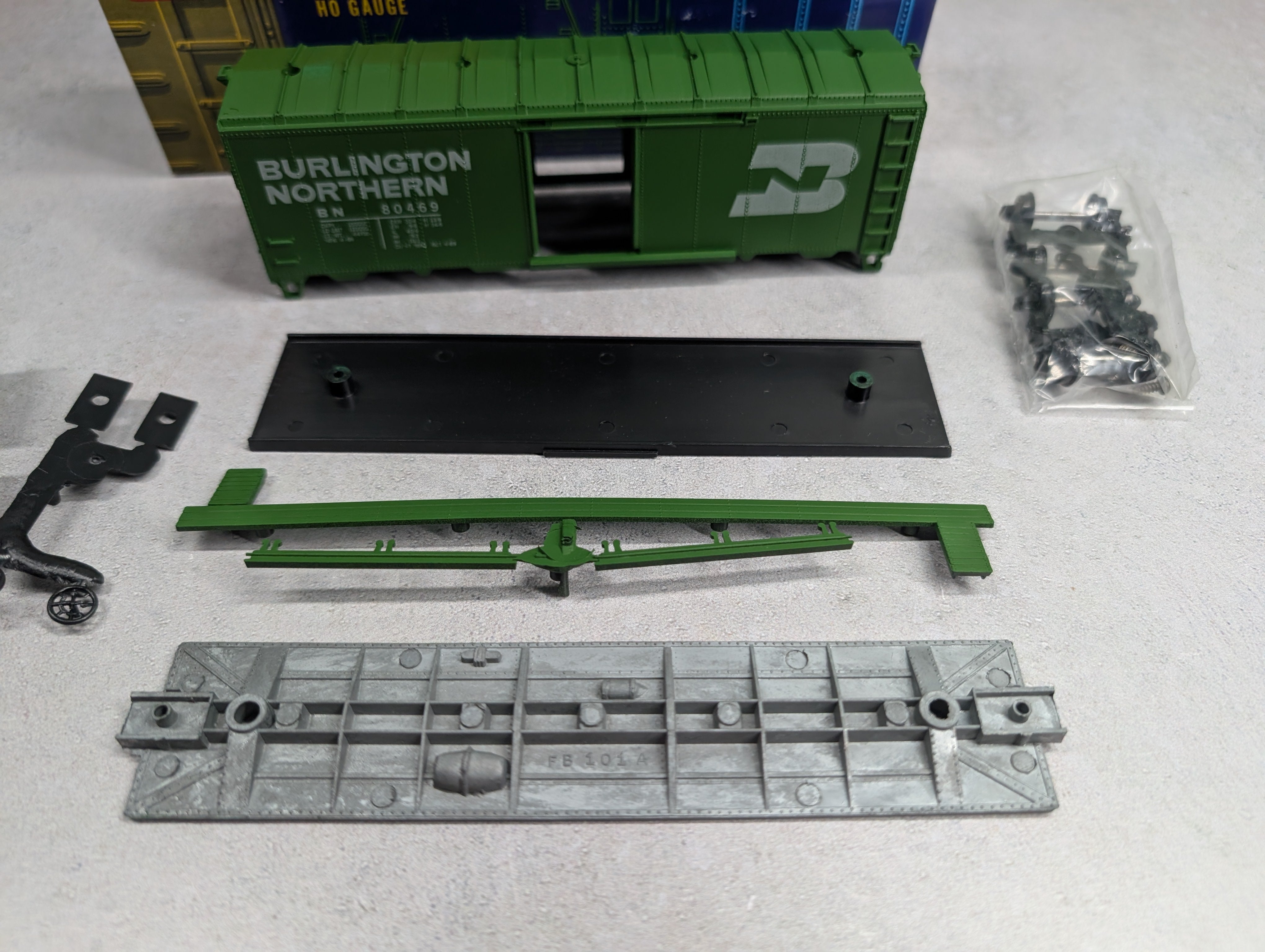 USED Roundhouse HO Scale 40' Box Car Kit Burlington Northern BN #80469 KIT