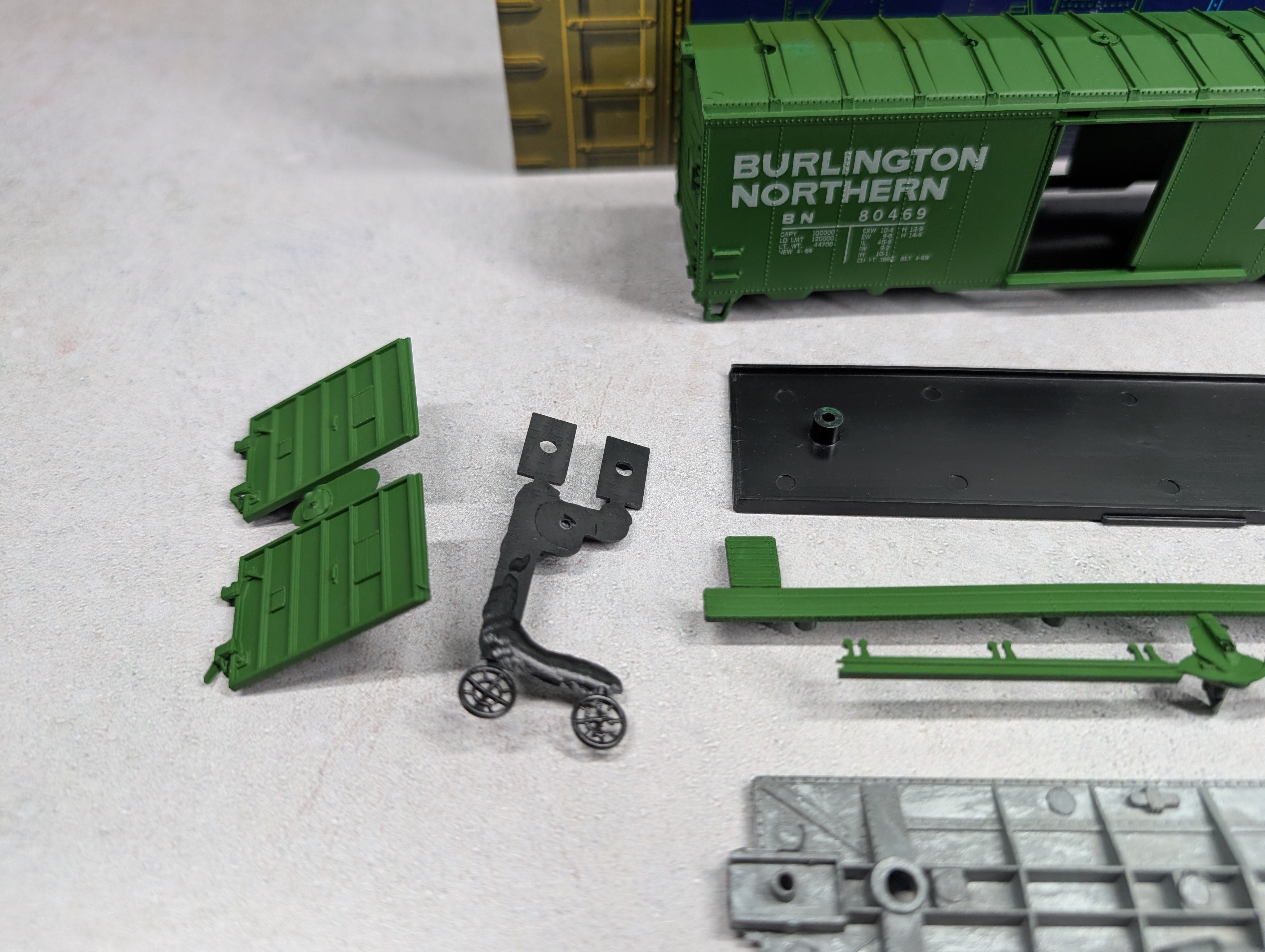 USED Roundhouse HO Scale 40' Box Car Kit Burlington Northern BN #80469 KIT