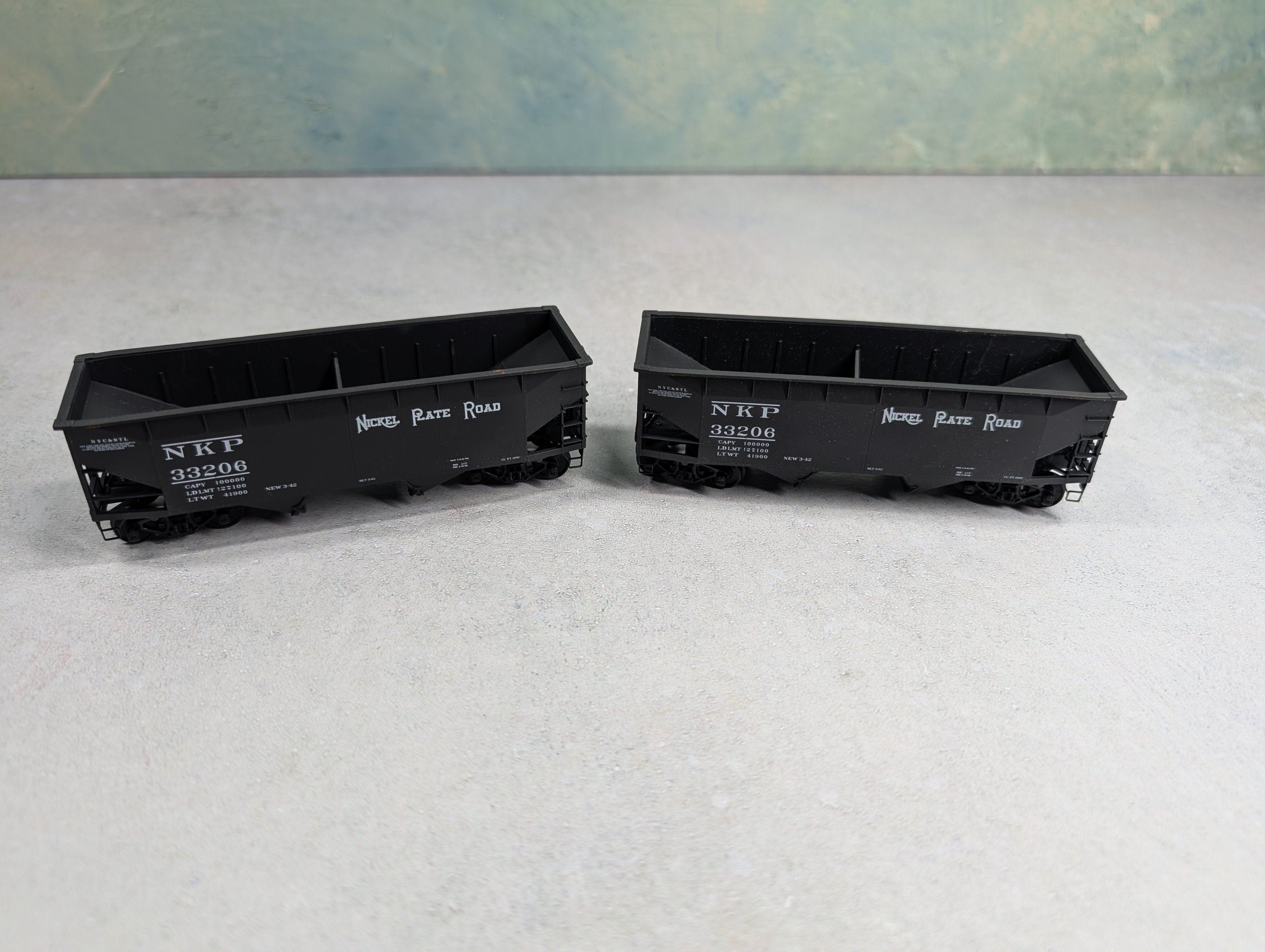 USED Accurail HO Scale 2 Bay Open Hoppers Nickel Plate Road NKP #33206 (2 pcs)