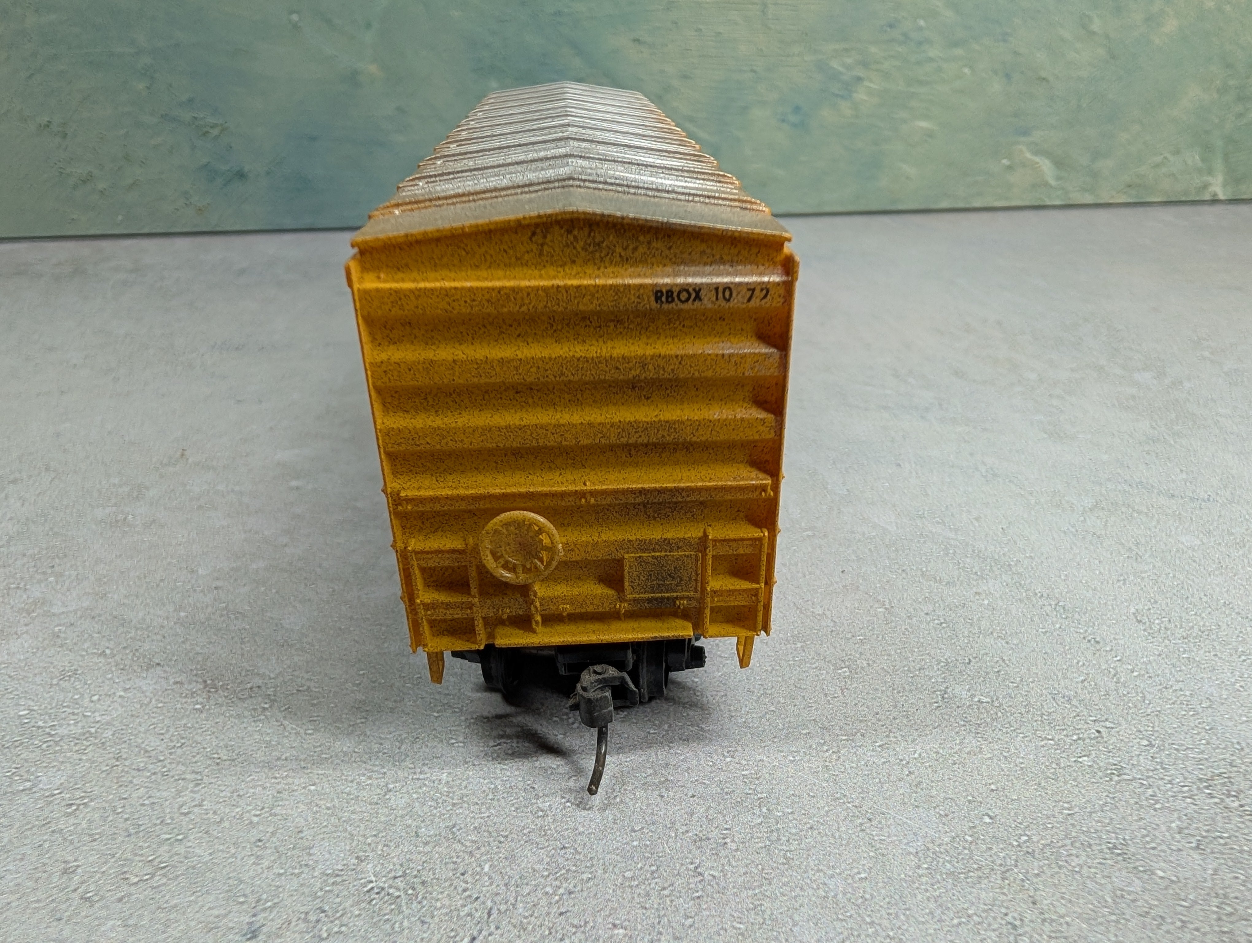 USED Athearn HO Scale 50' Box Car Railbox RBOX #10172 Weathered