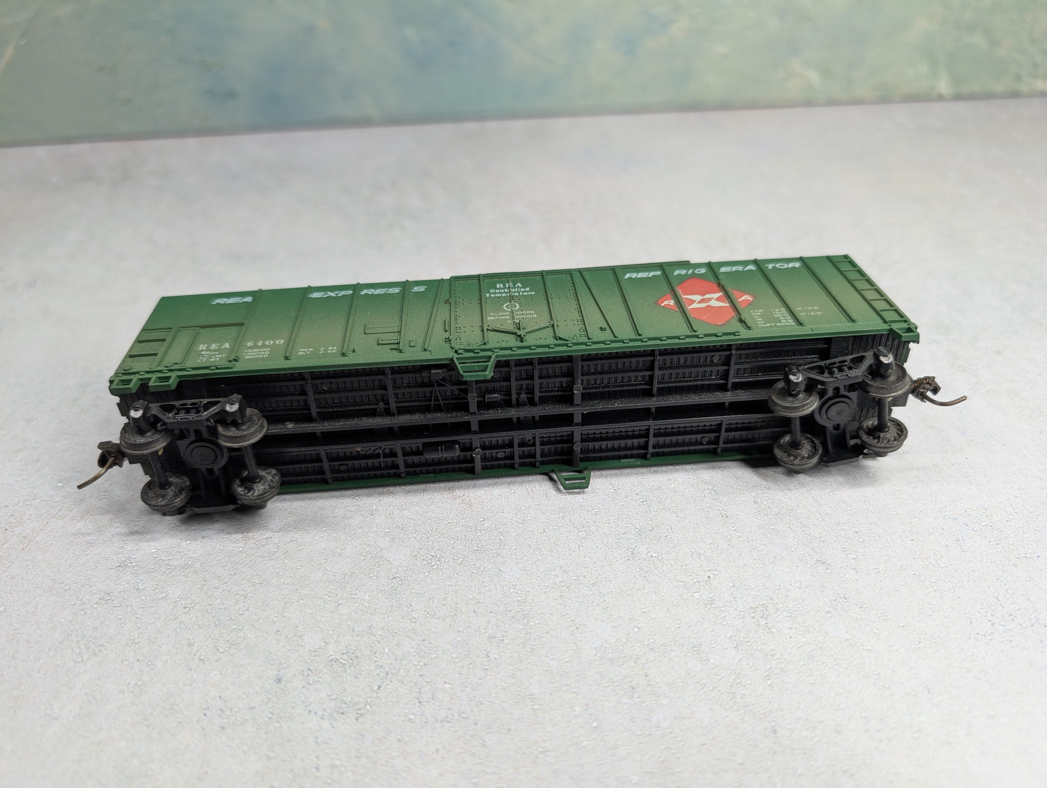 USED HO Scale 50' Box Car REA Express REA #6400 Weathered
