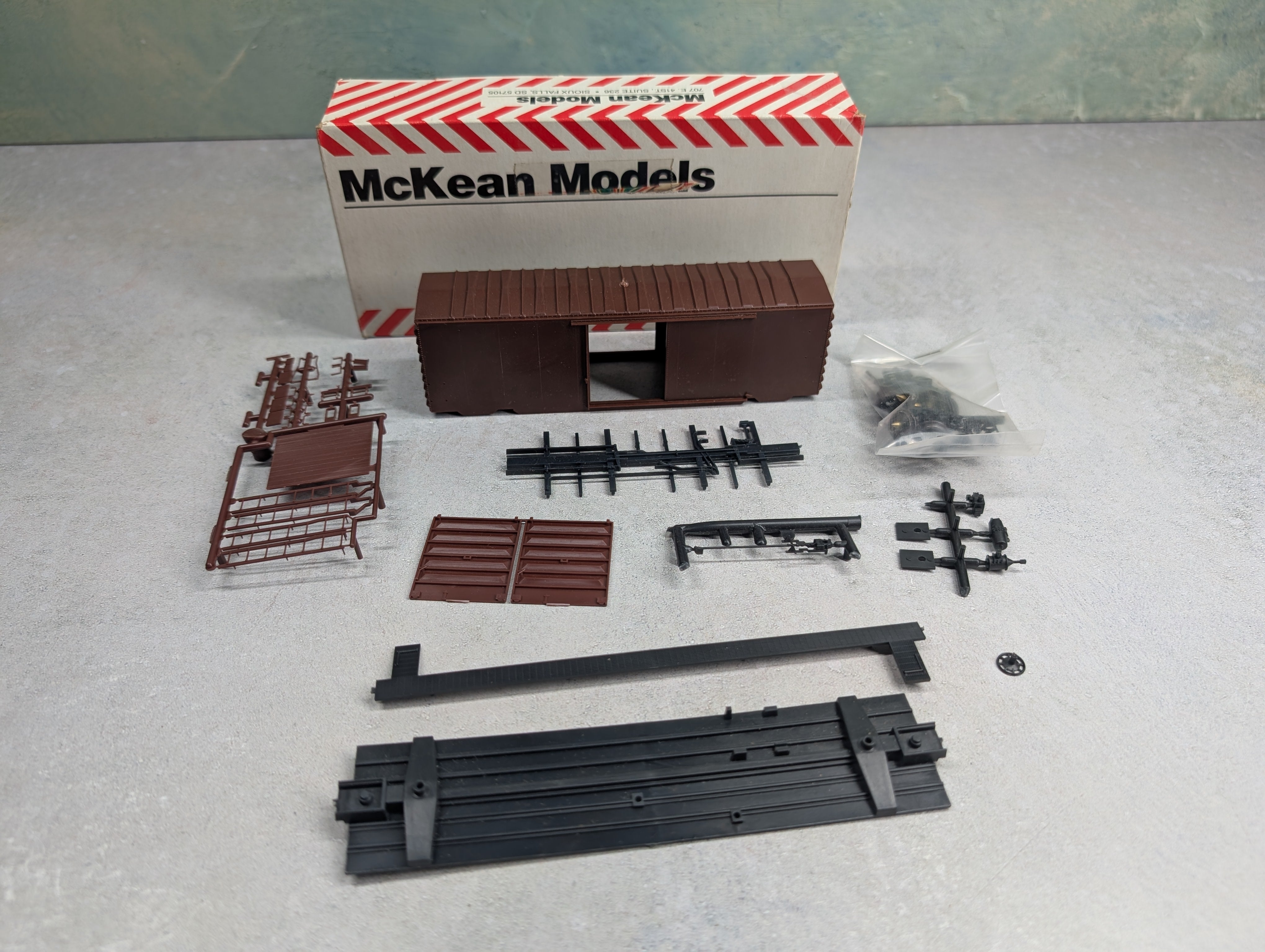 USED MCKEAN 700 HO Scale 40' PS-1 Box Car Undecorated KIT