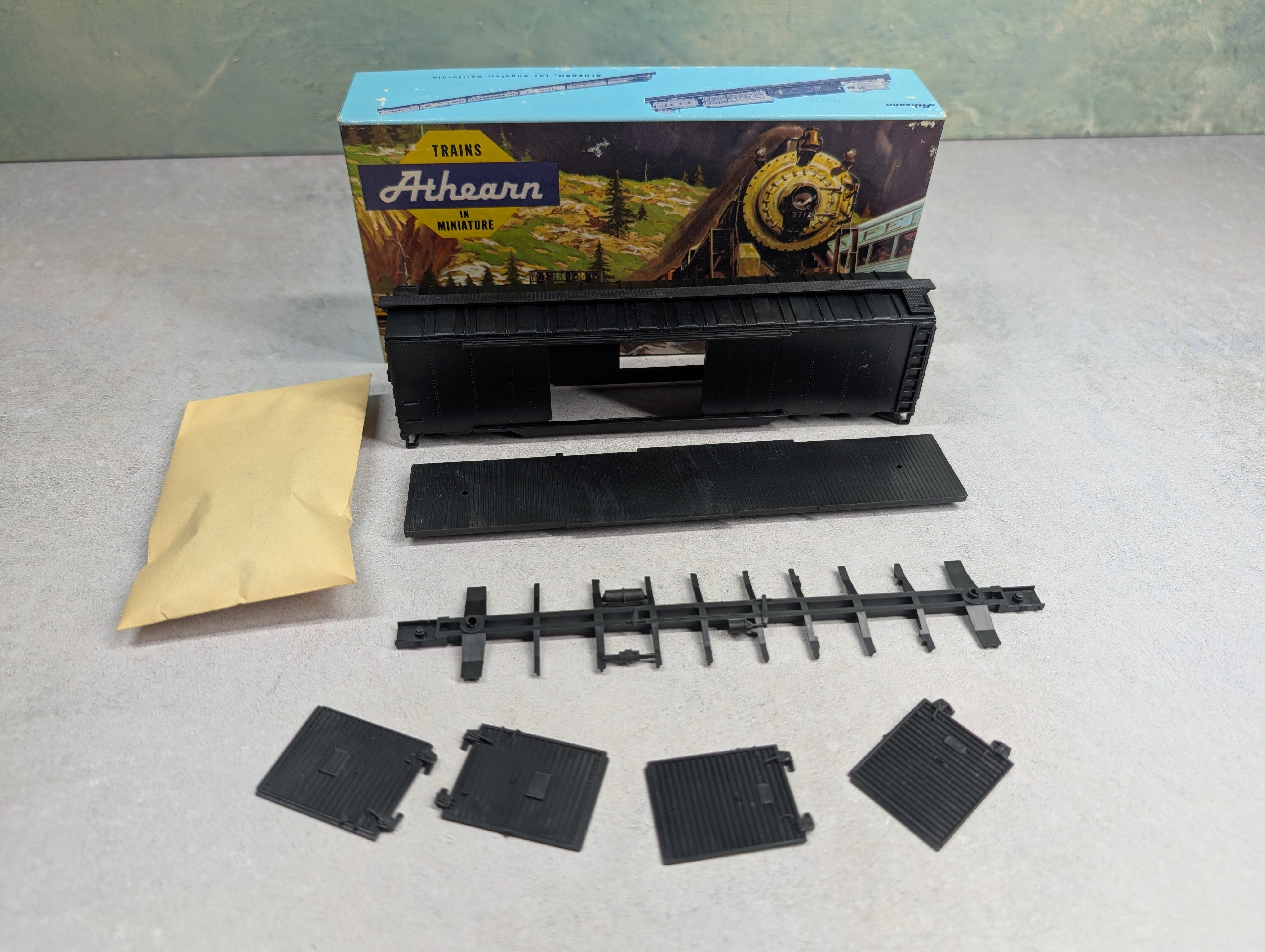 USED Athearn 1309 HO Scale Black Undecorated 50' DD Box Car KIT