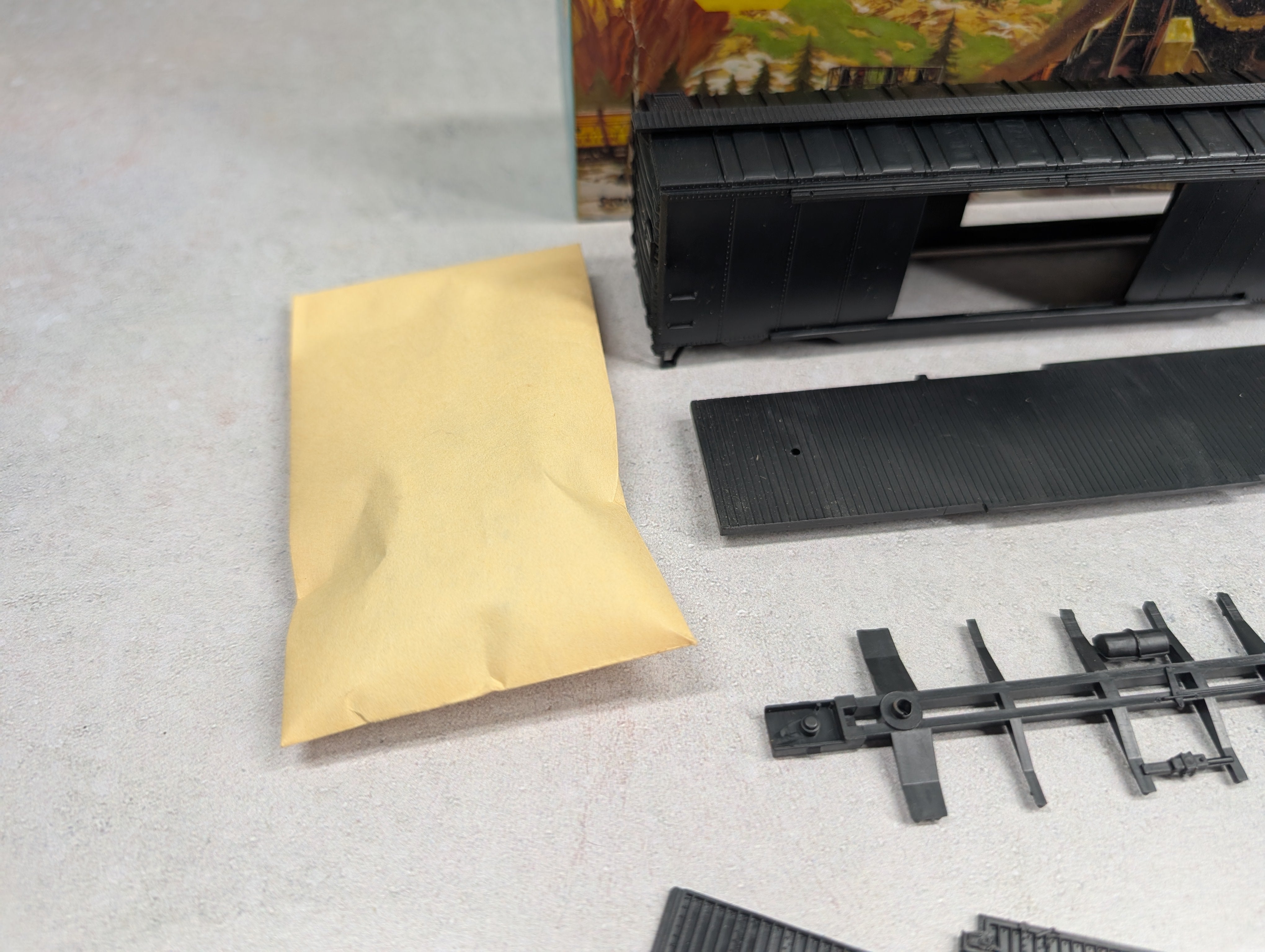 USED Athearn 1309 HO Scale Black Undecorated 50' DD Box Car KIT