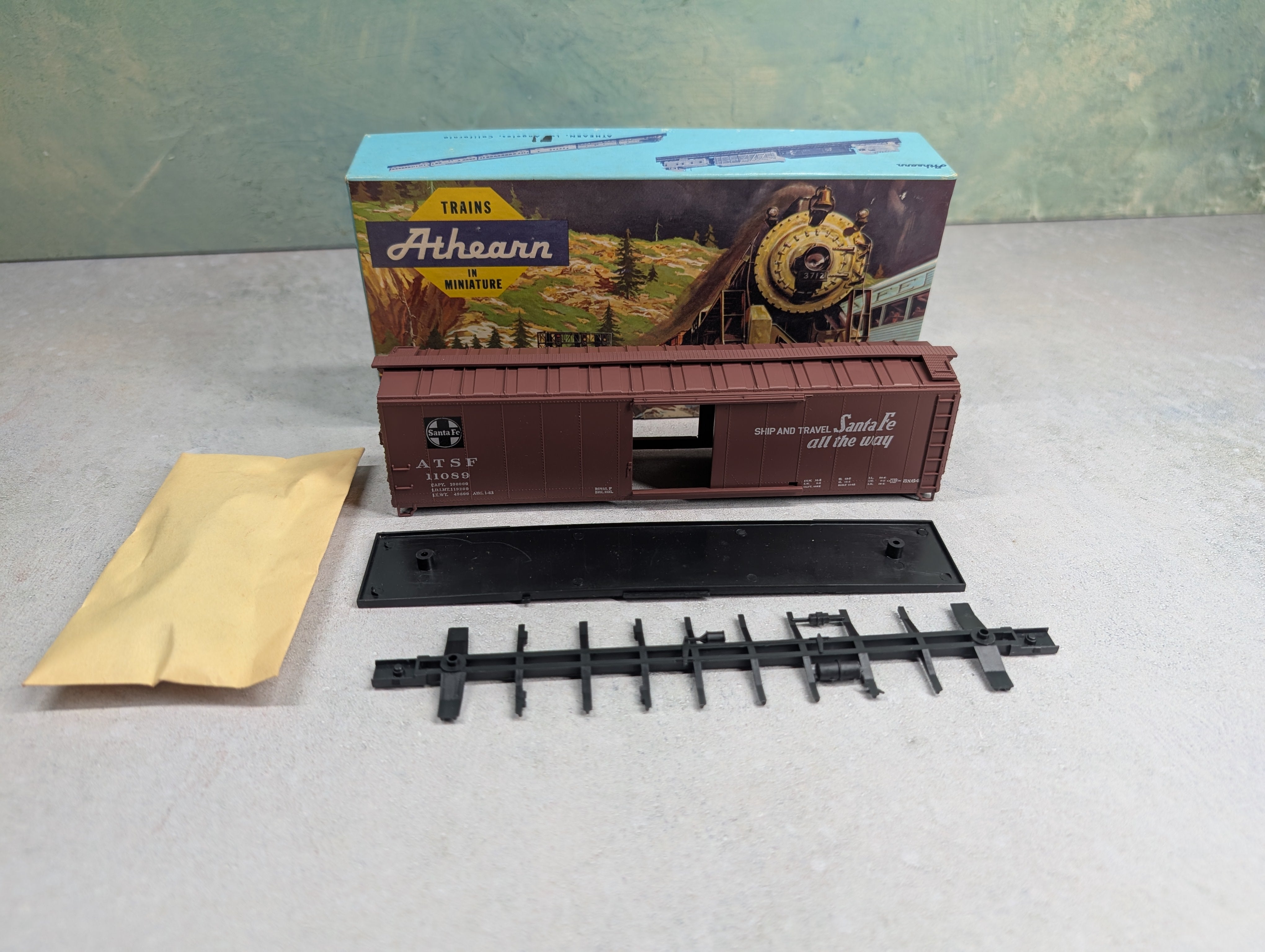 USED Athearn HO Scale 50' Box Car KIT