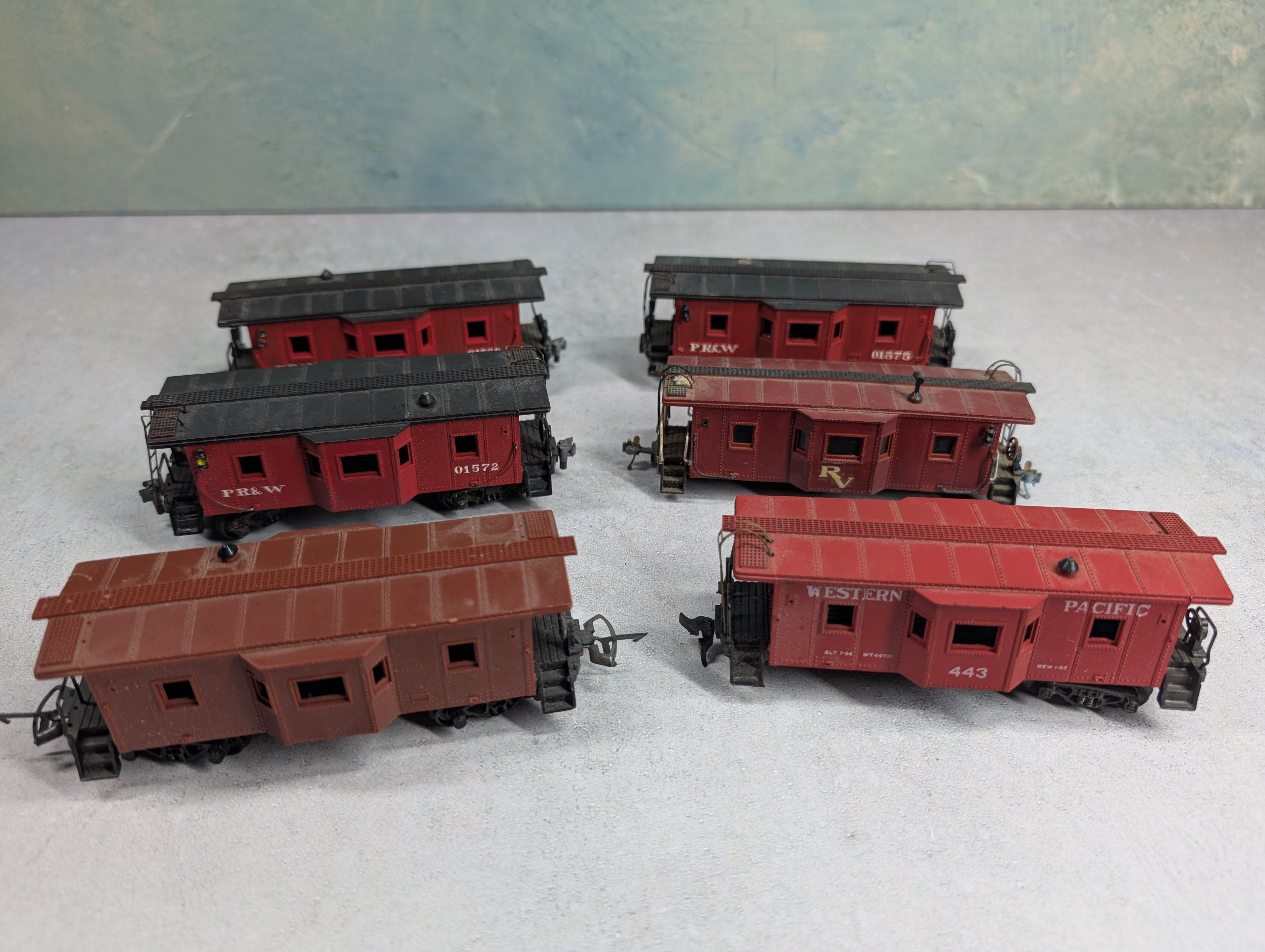 USED HO Scale Lot of Bay Window Cabooses, Varney + more (6 pcs)