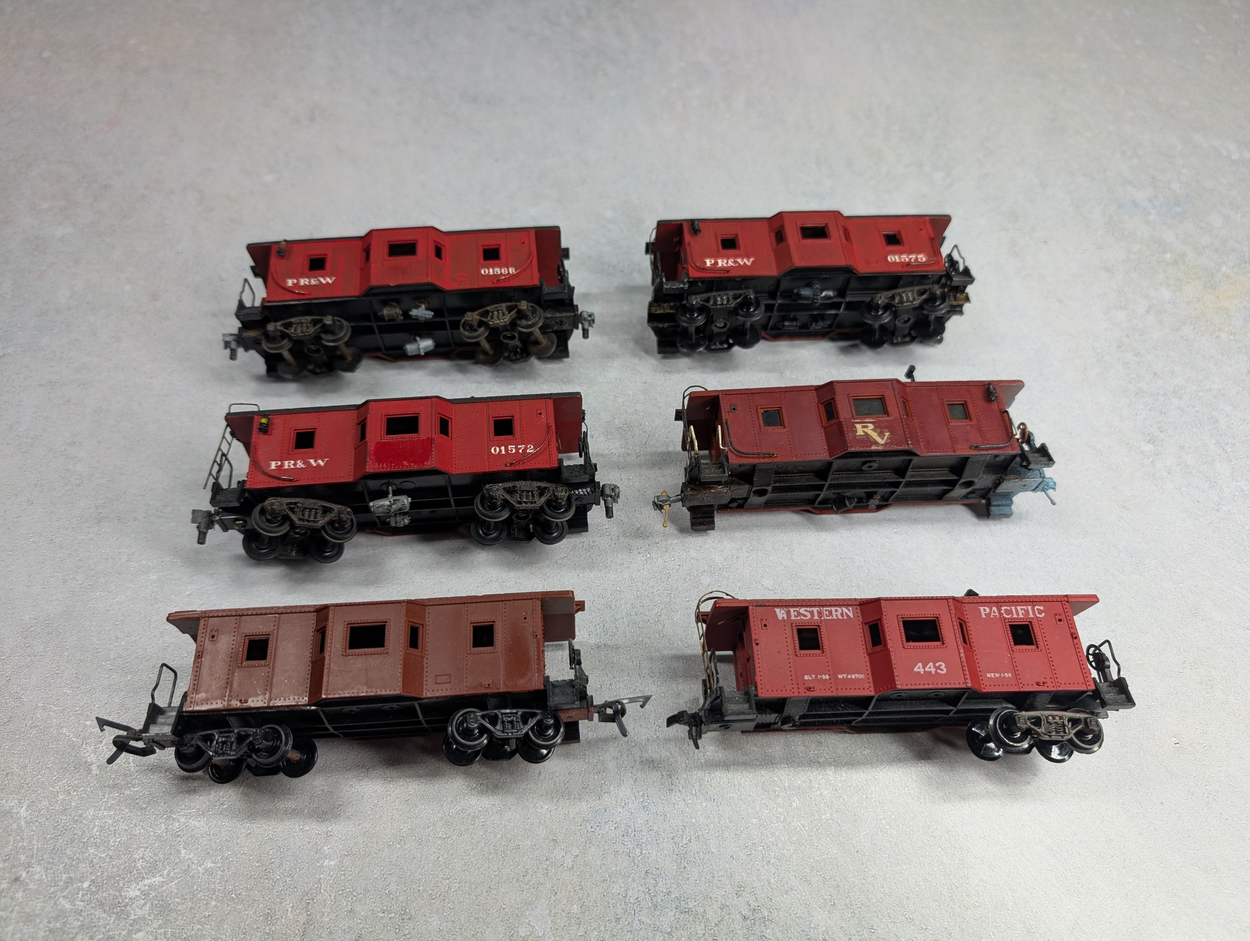 USED HO Scale Lot of Bay Window Cabooses, Varney + more (6 pcs)