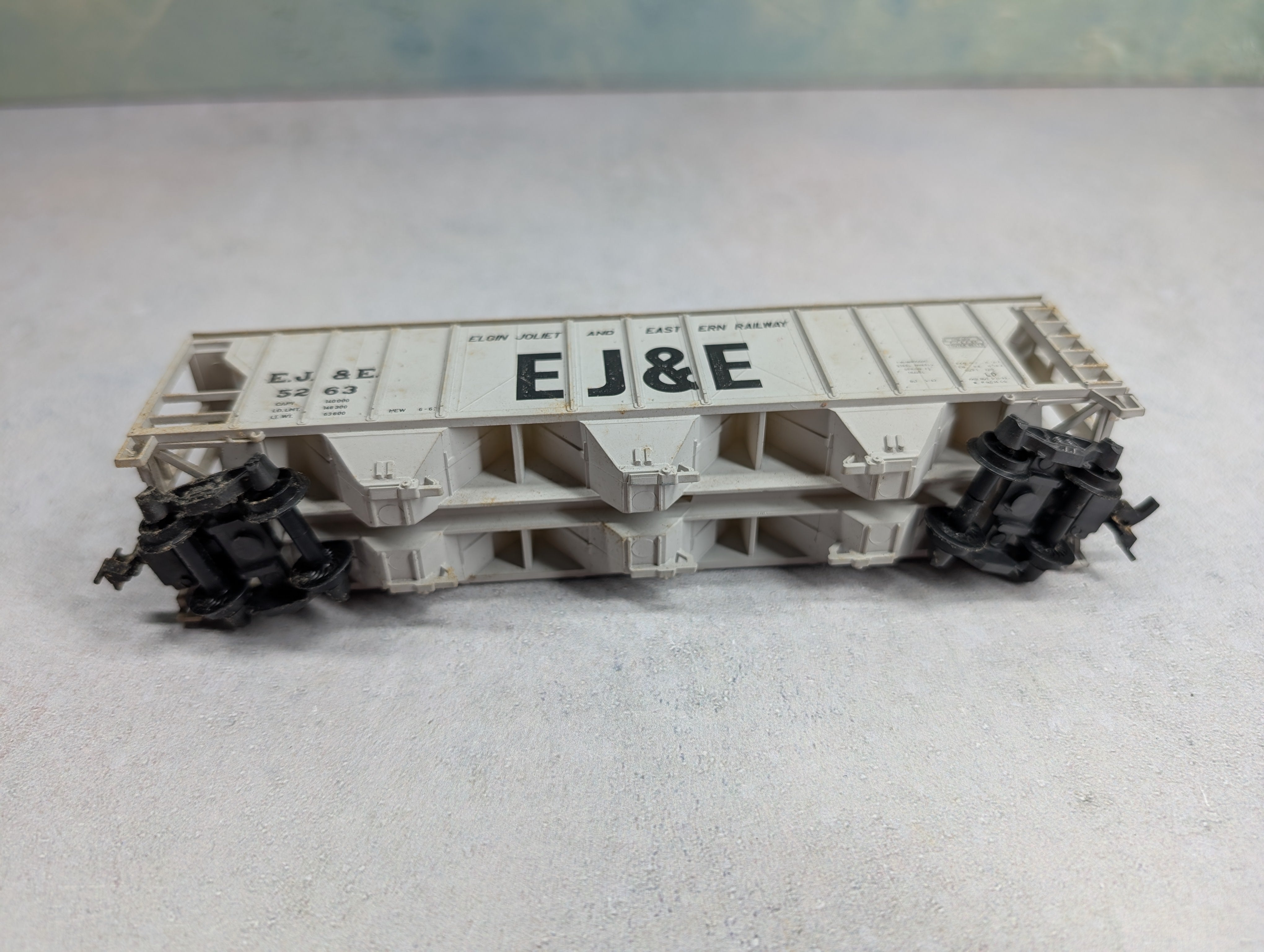 USED HO Scale Covered Hopper Elgin Joliet & Eastern EJ&E #5263