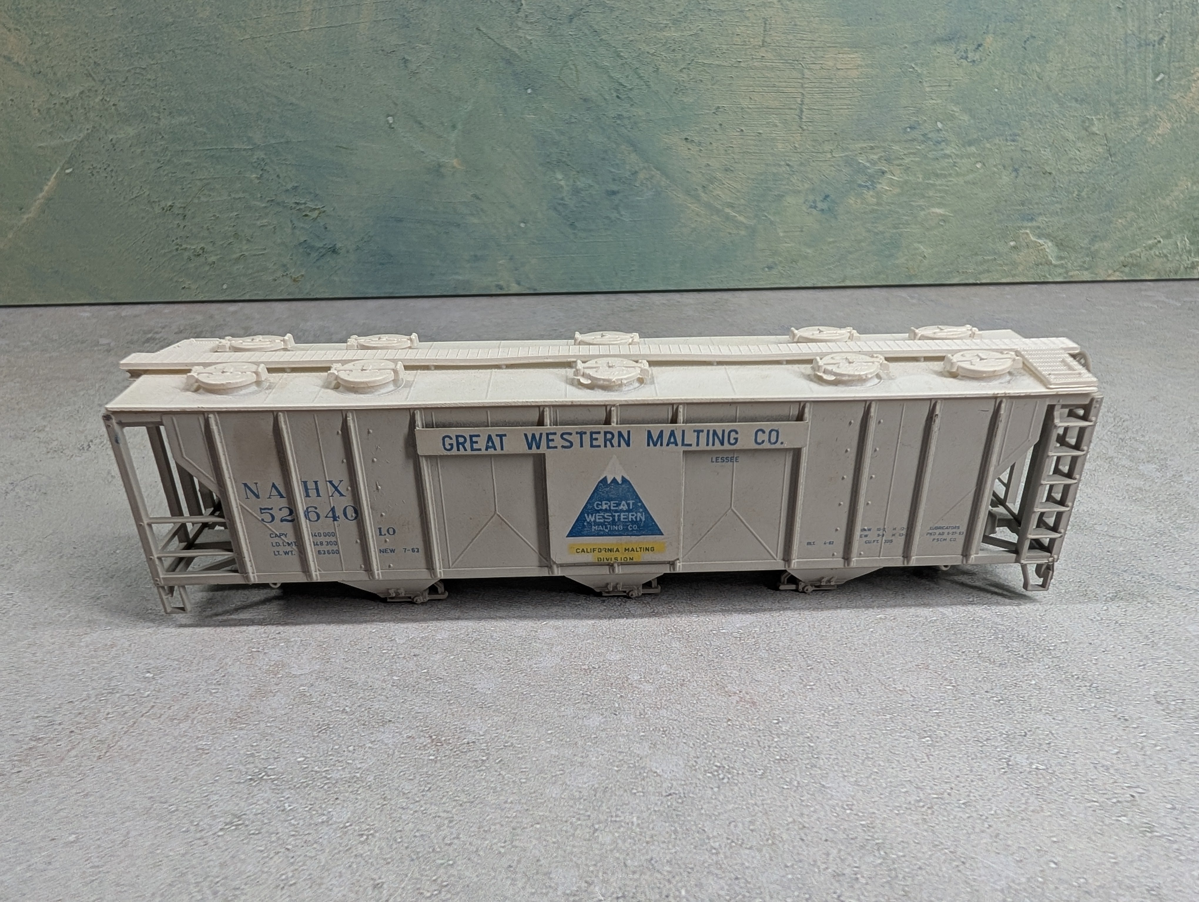 USED HO Scale Covered Hopper Great Western Malting Co NAHX #52640