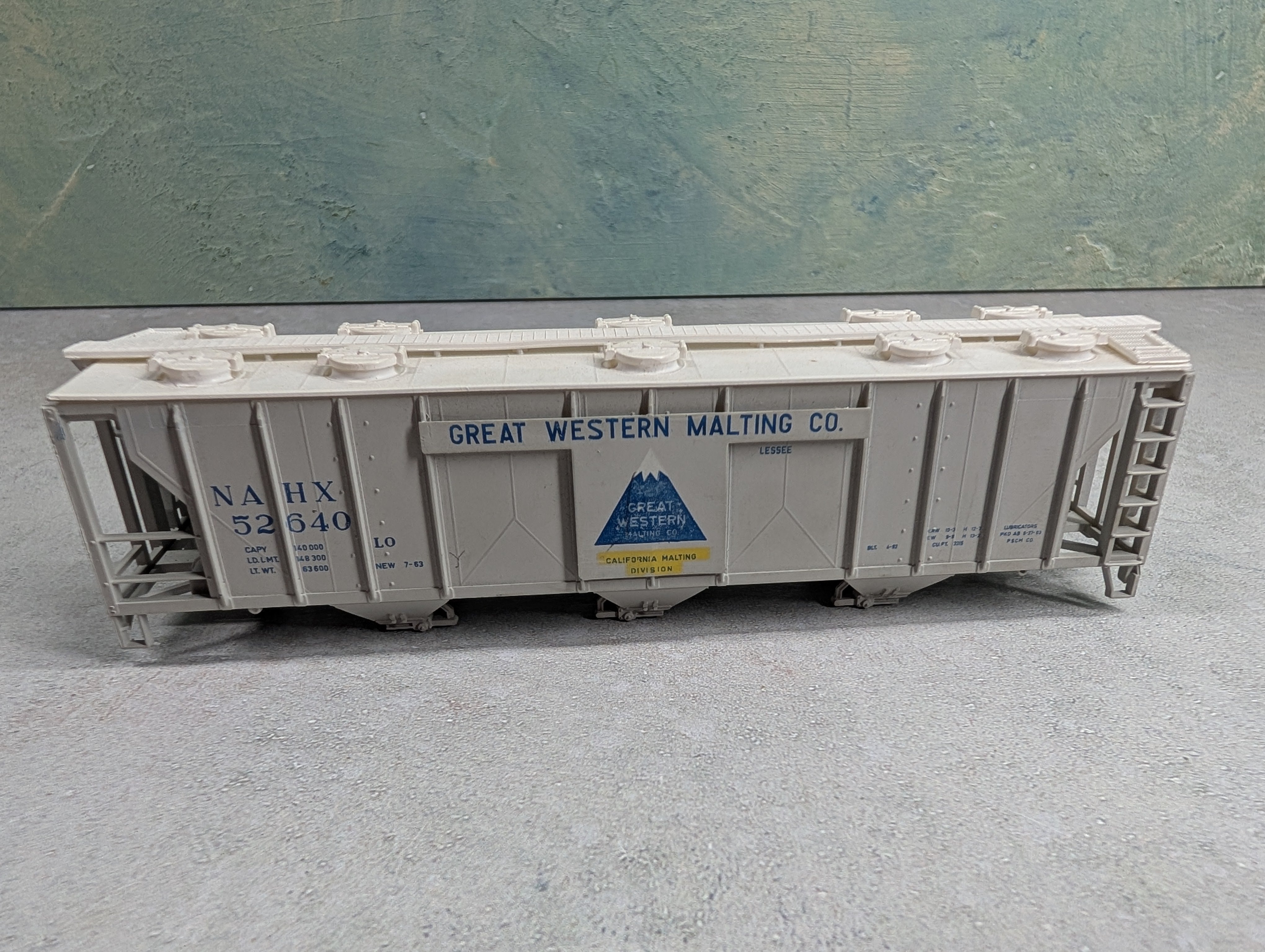 USED HO Scale Covered Hopper Great Western Malting Co NAHX #52640