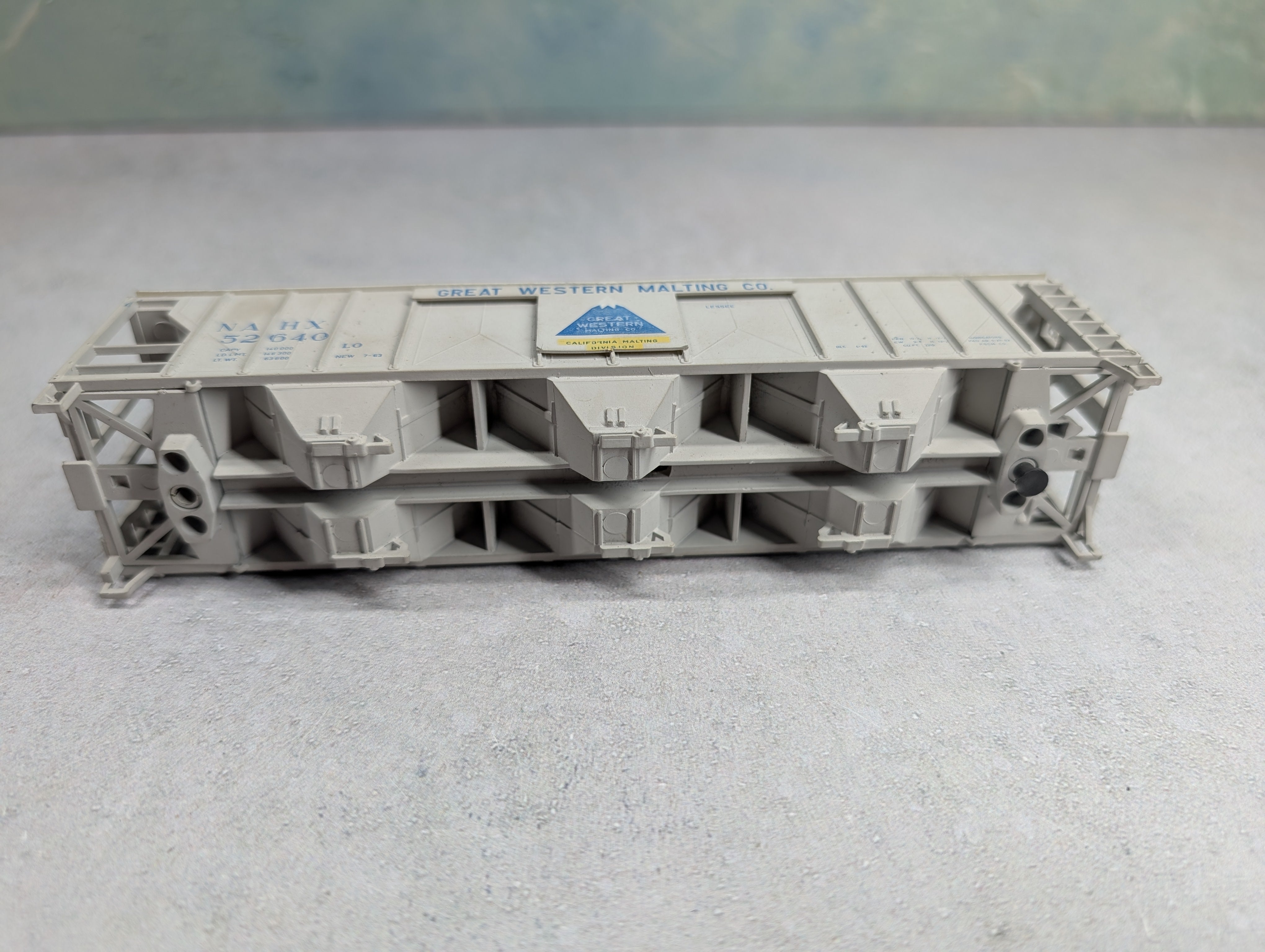 USED HO Scale Covered Hopper Great Western Malting Co NAHX #52640