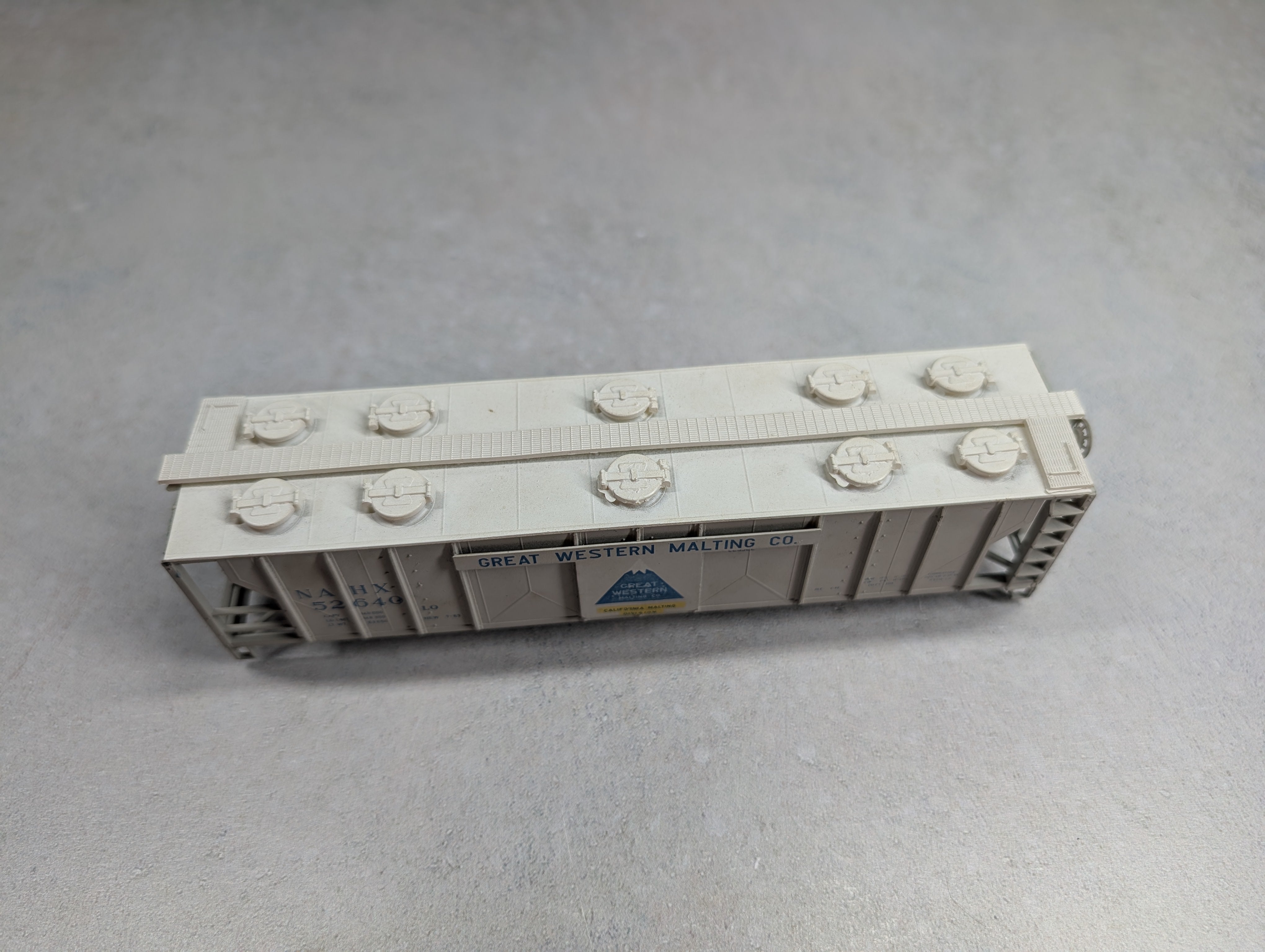 USED HO Scale Covered Hopper Great Western Malting Co NAHX #52640