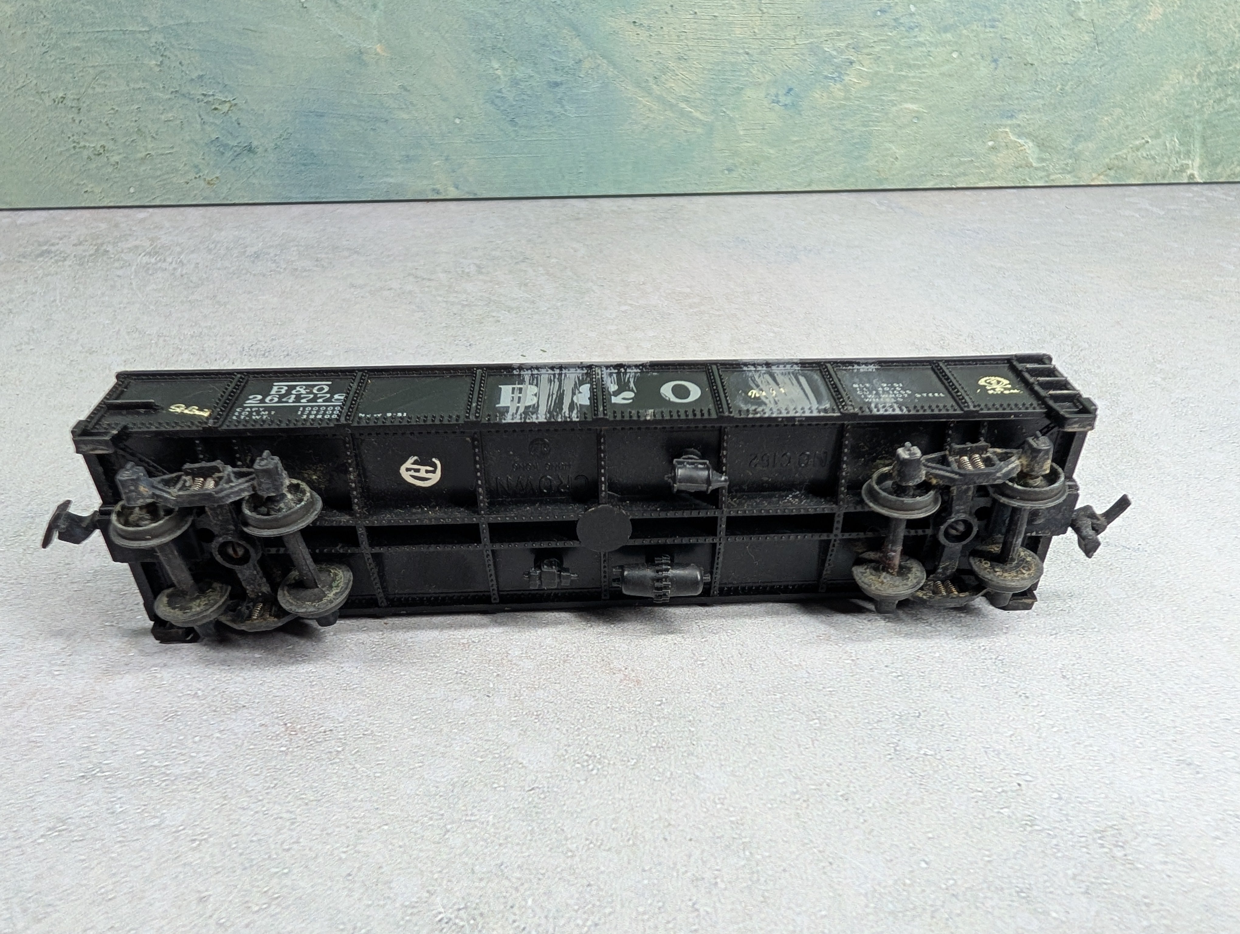 USED Crown HO Scale Gondola Baltimore and Ohio B&O #264778 Painted & Graffiti