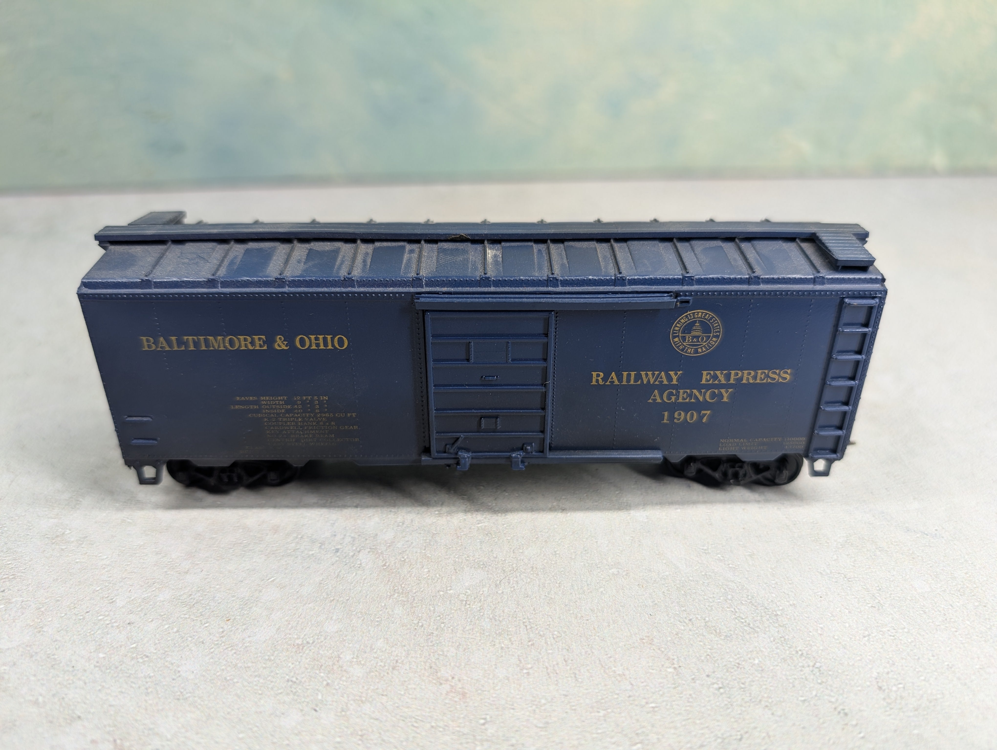 USED Roundhouse HO Scale 40' Box Car Baltimore and Ohio #1907 Weathered