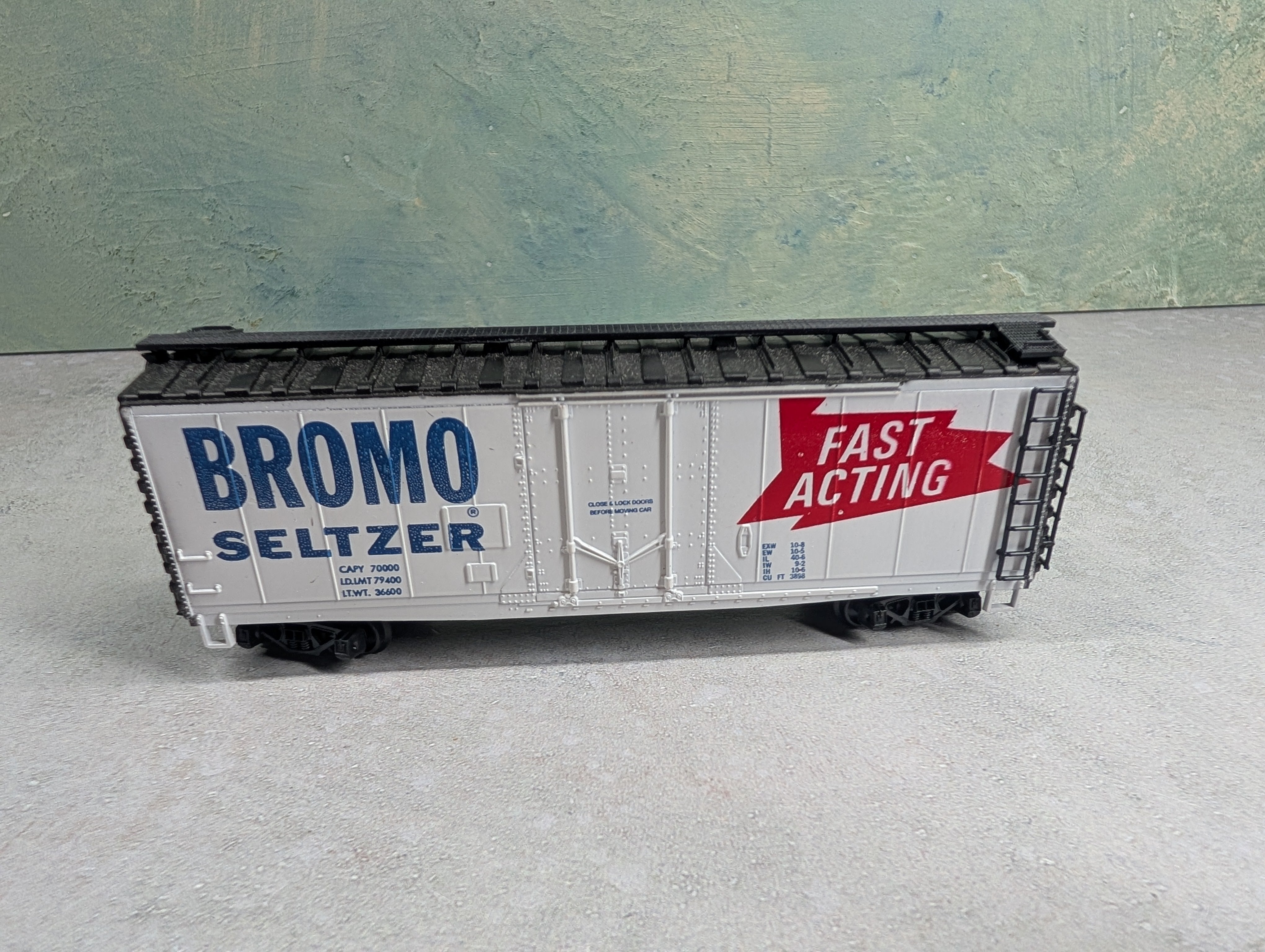 USED Roco HO Scale 40' Billboard Box Car Bromo Seltzer Fast Acting