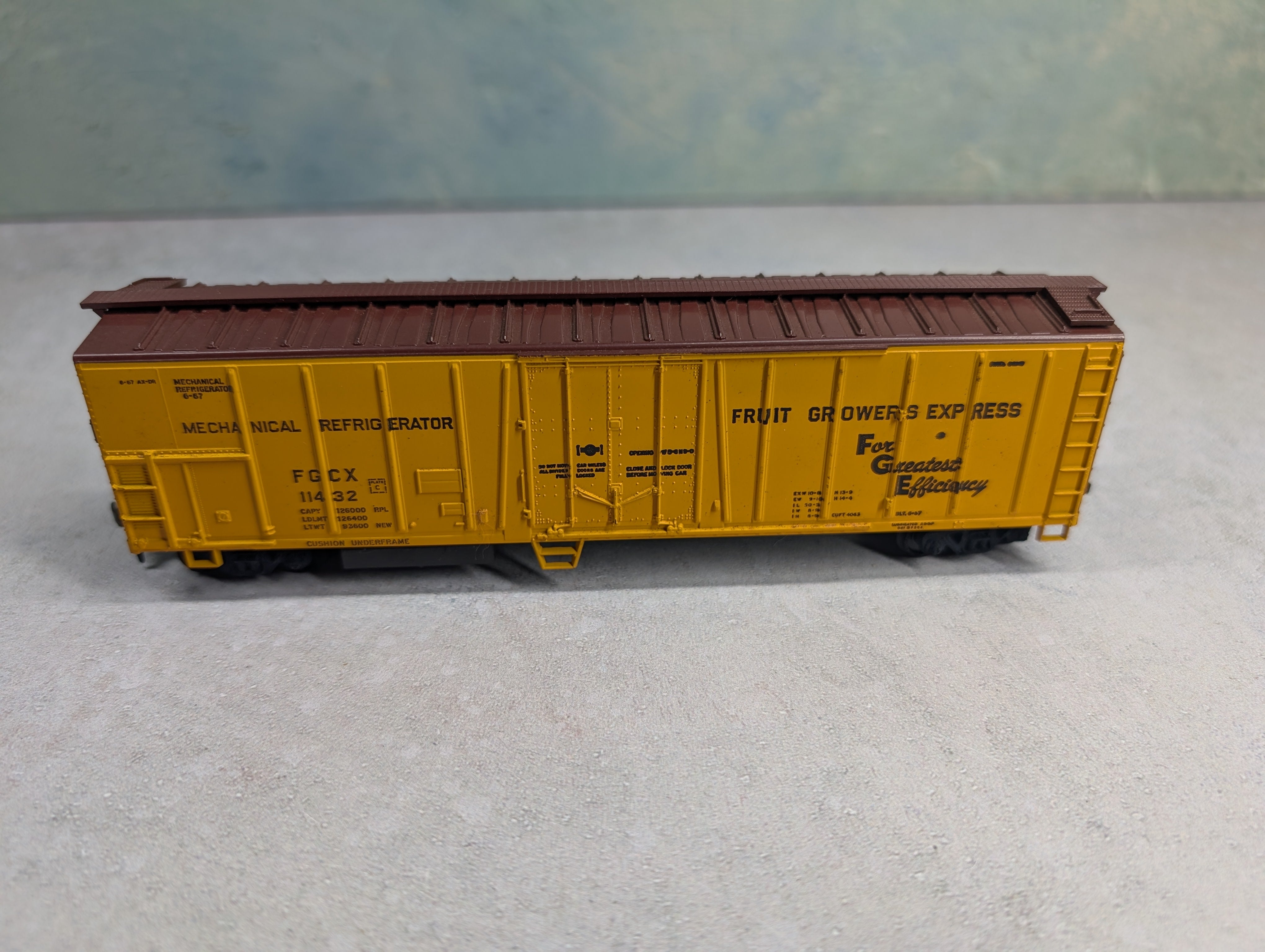 USED Athearn HO Scale 50' Mechanical Reefer Fruit Growers Express FGCX #11432
